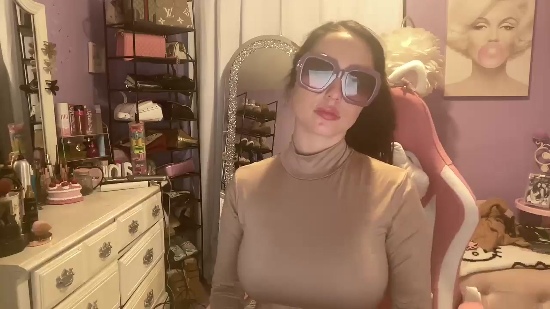 Gallery image thumbnail from Angel_baby124's myfreecams stream on, 10/29/2024, 16:10 image 8 of 20