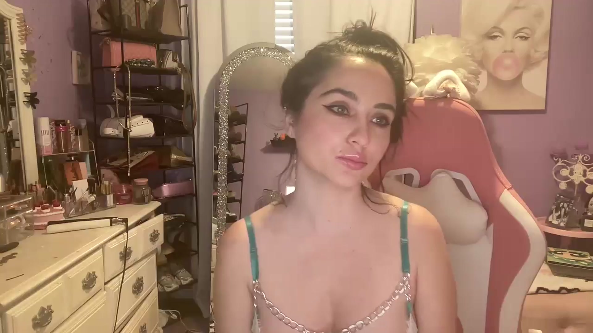 Gallery image thumbnail from Angel_baby124's myfreecams stream on, 11/04/2024, 15:59 image 15 of 20