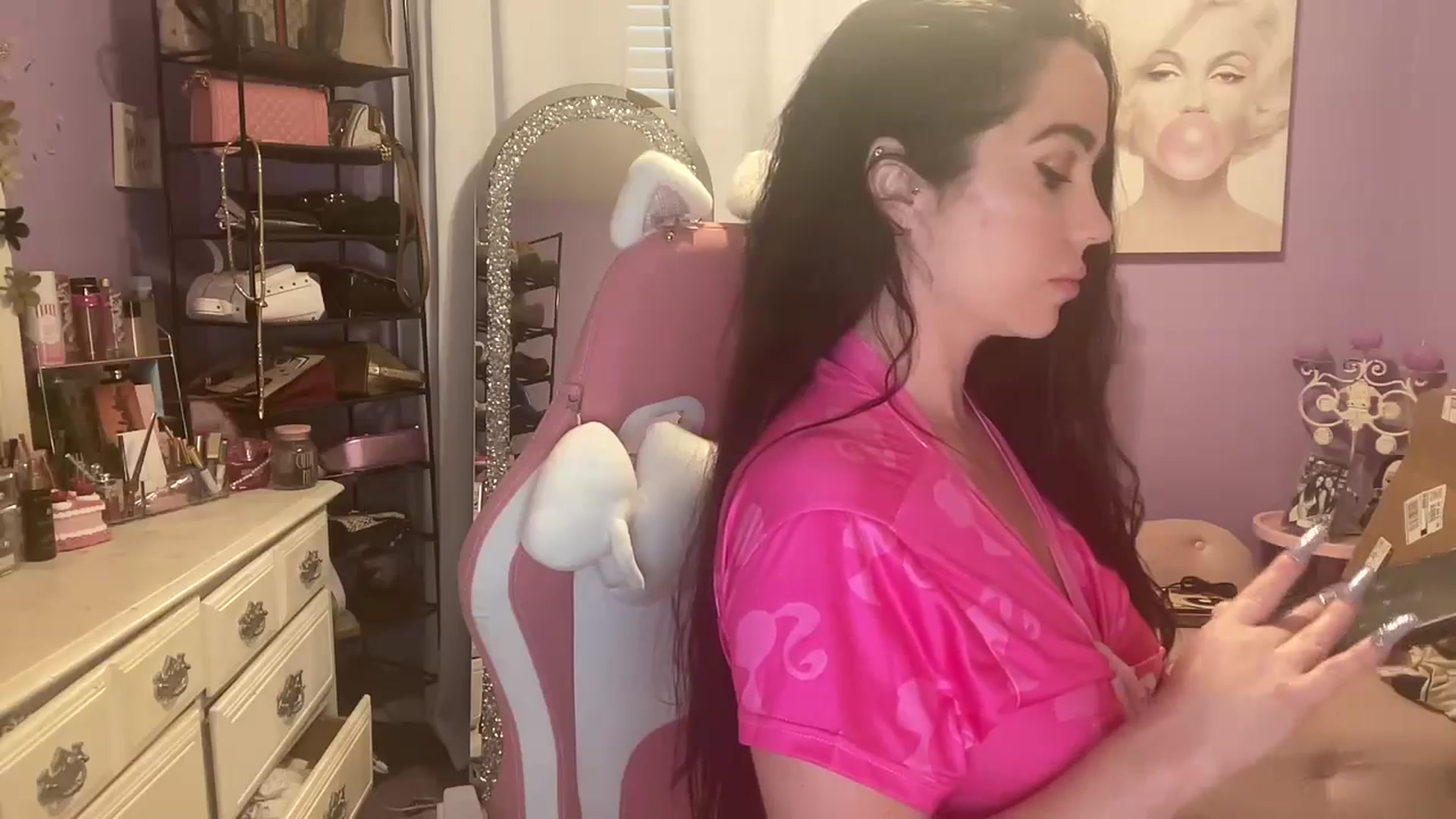 Gallery image thumbnail from Angel_baby124's myfreecams stream on, 11/10/2024, 19:49 image 7 of 20