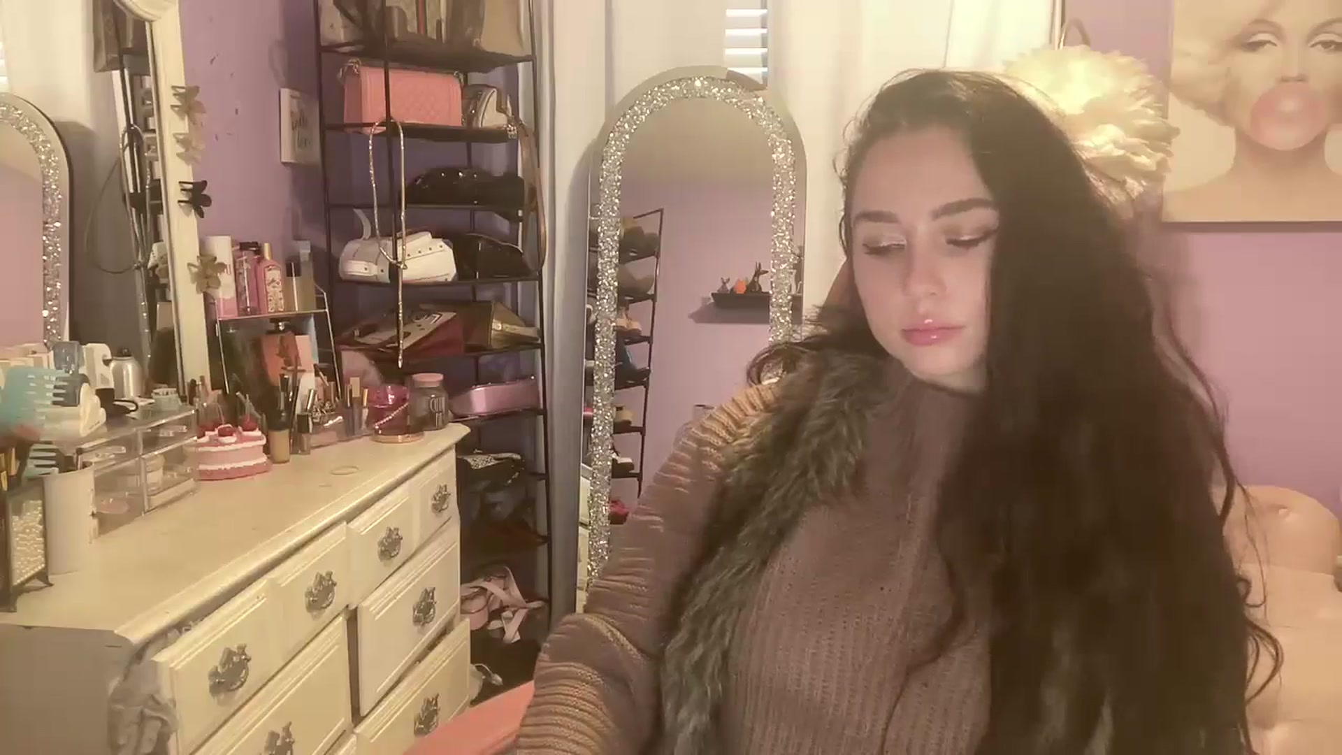 Gallery image thumbnail from Angel_baby124's myfreecams stream on, 11/18/2024, 18:12 image 3 of 20