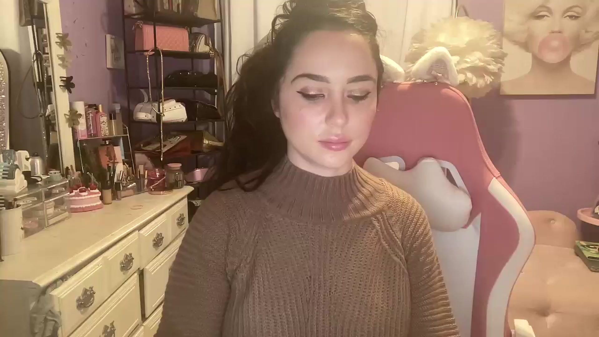 Gallery image thumbnail from Angel_baby124's myfreecams stream on, 11/18/2024, 18:12 image 16 of 20