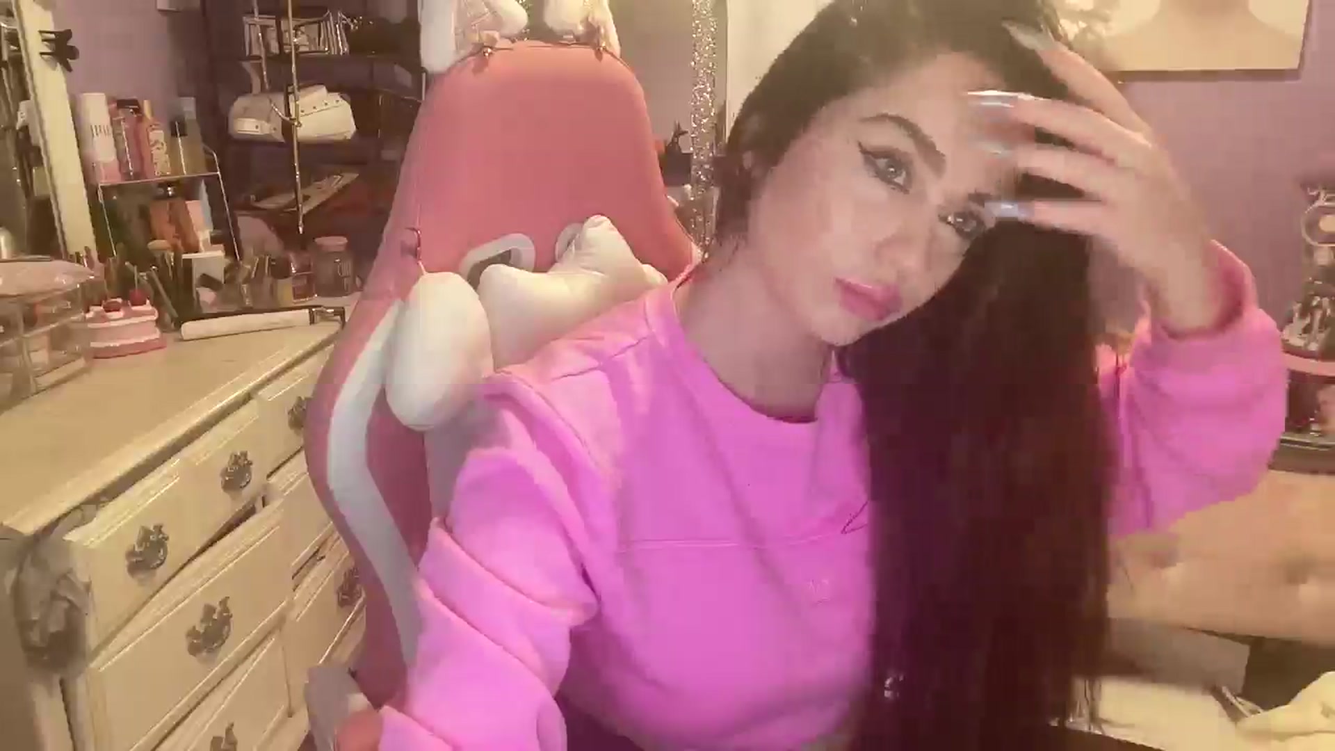 Gallery image thumbnail from Angel_baby124's myfreecams stream on, 11/24/2024, 17:43 image 9 of 20