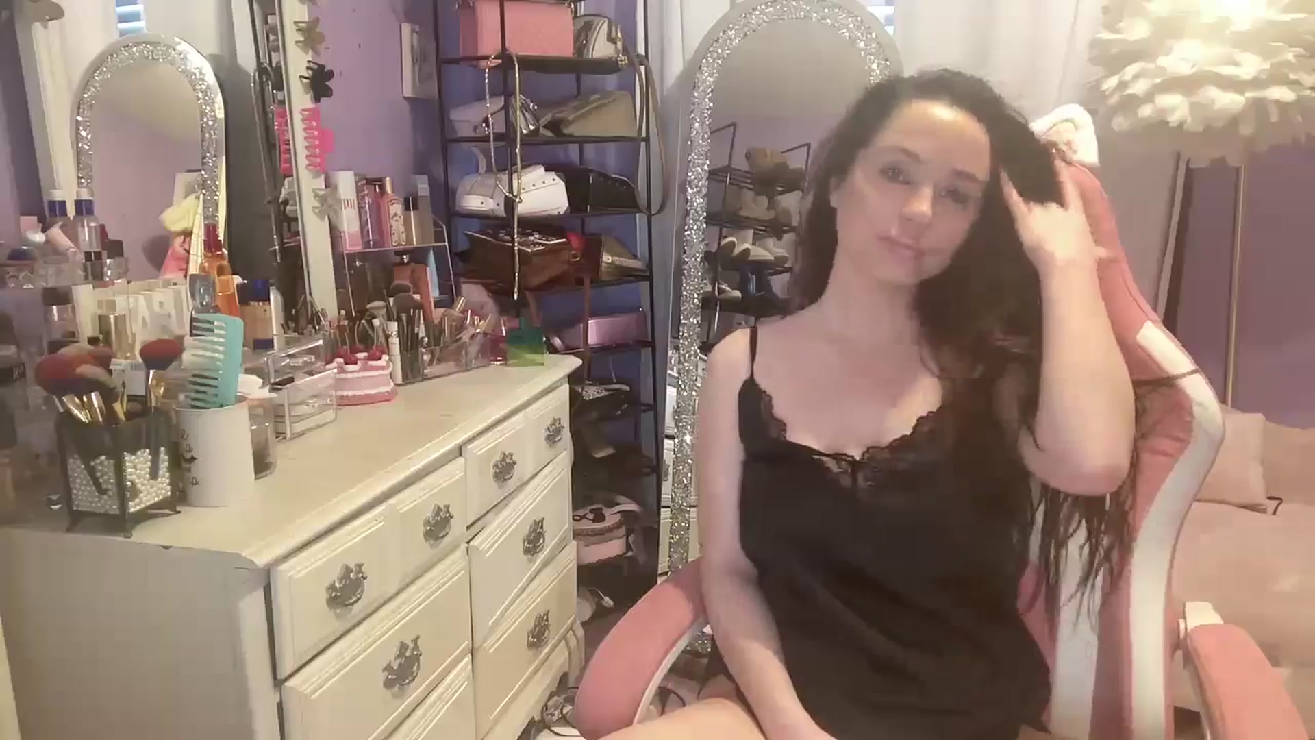 Gallery image thumbnail from Angel_baby124's myfreecams stream on, 12/12/2024, 17:20 image 3 of 20