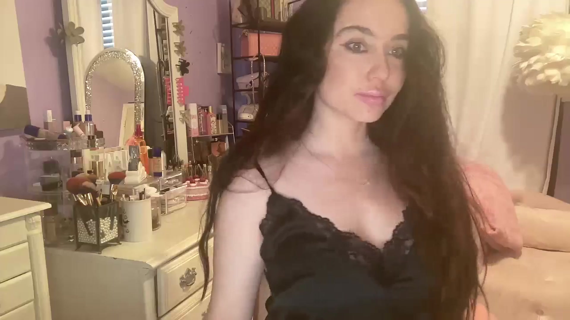 Gallery image thumbnail from Angel_baby124's myfreecams stream on, 12/12/2024, 17:20 image 8 of 20