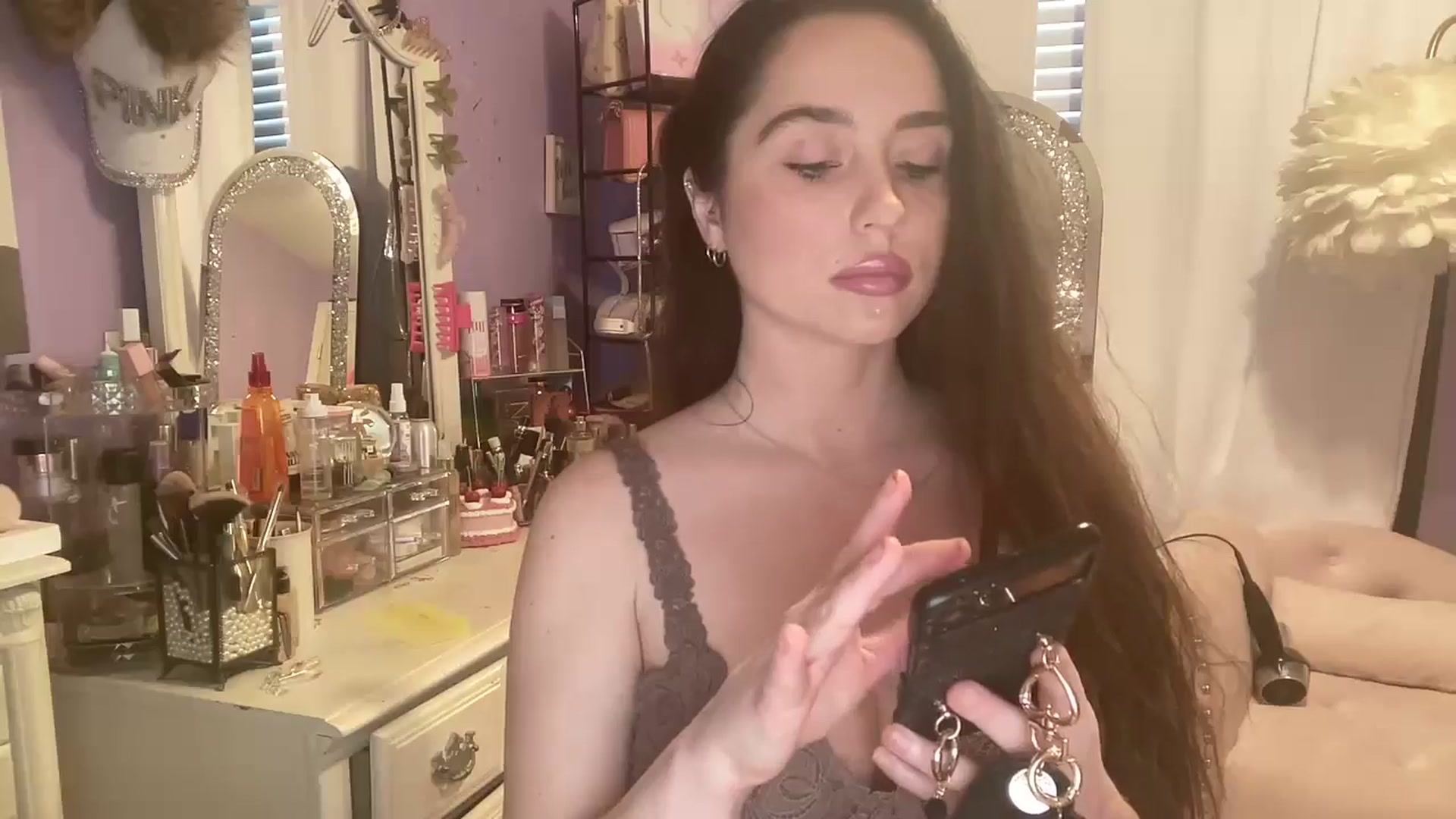 Gallery image thumbnail from Angel_baby124's myfreecams stream on, 01/12/2025, 21:25 image 6 of 20