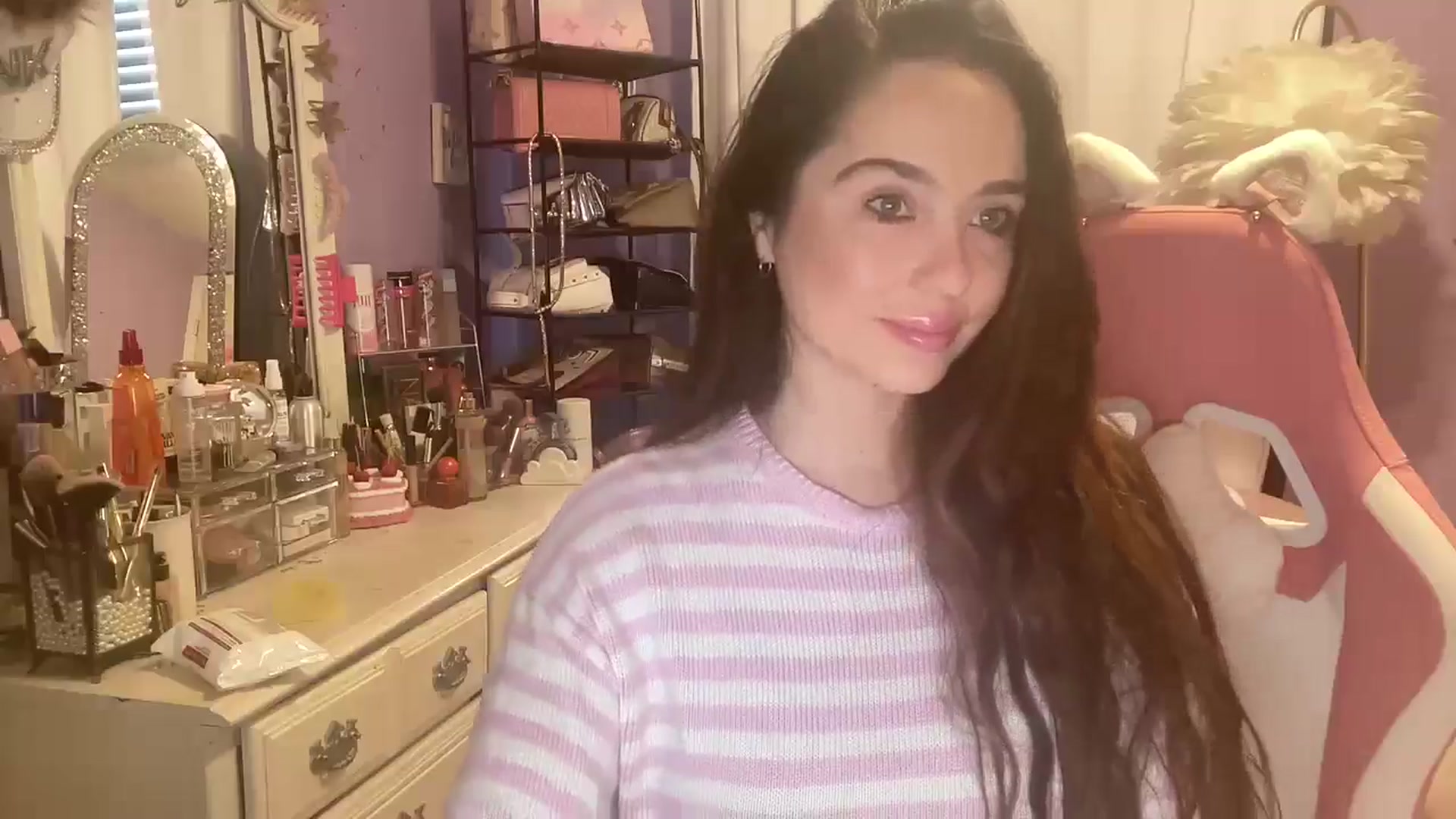 Gallery image thumbnail from Angel_baby124's myfreecams stream on, 01/13/2025, 15:40 image 15 of 20