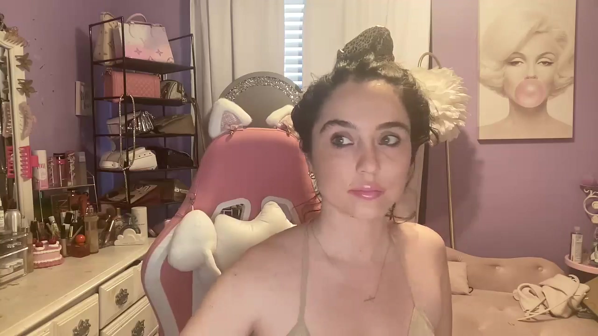 Gallery image thumbnail from Angel_baby124's myfreecams stream on, 01/13/2025, 18:55 image 12 of 20