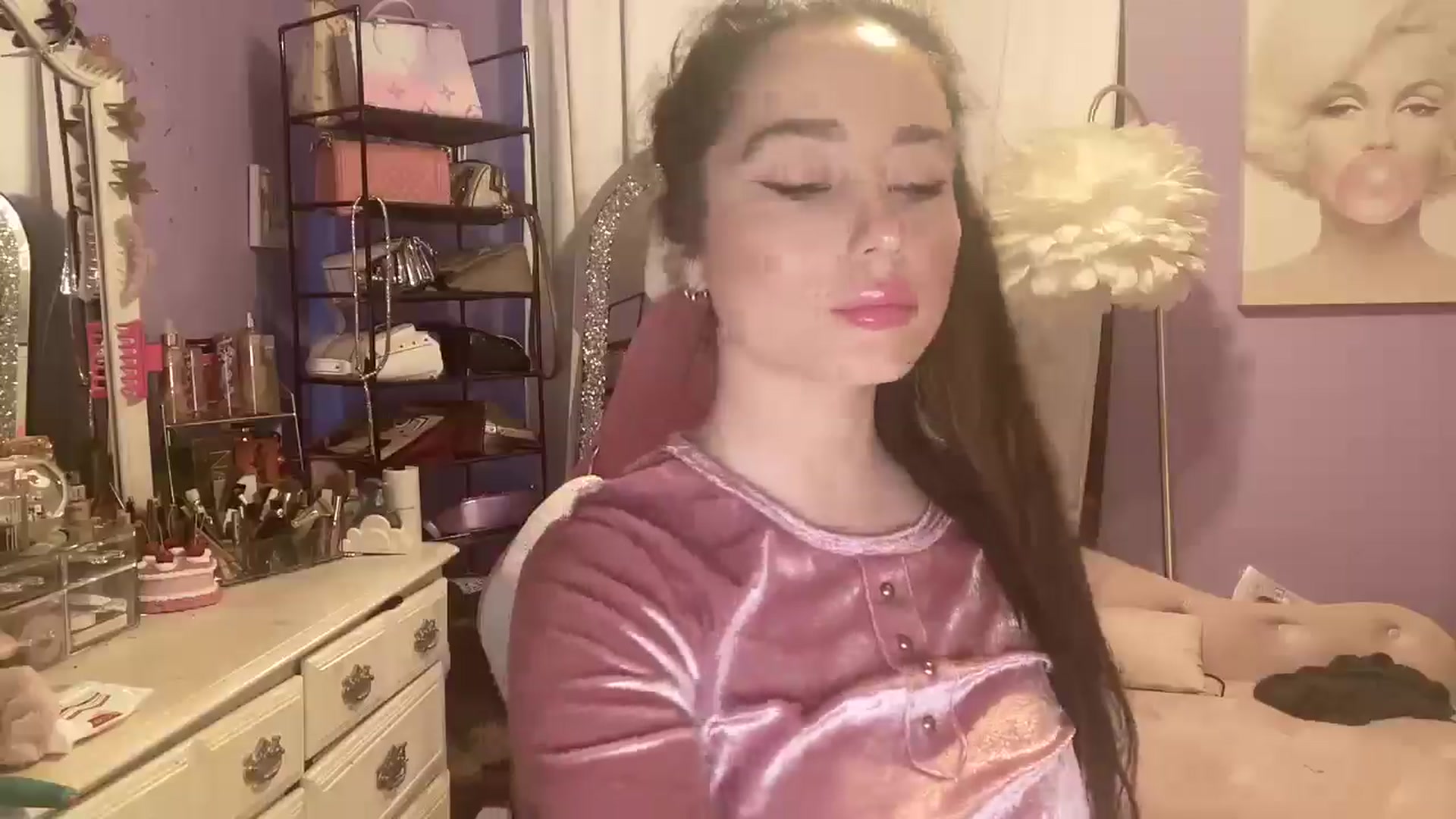 Gallery image thumbnail from Angel_baby124's myfreecams stream on, 01/20/2025, 18:17 image 4 of 20