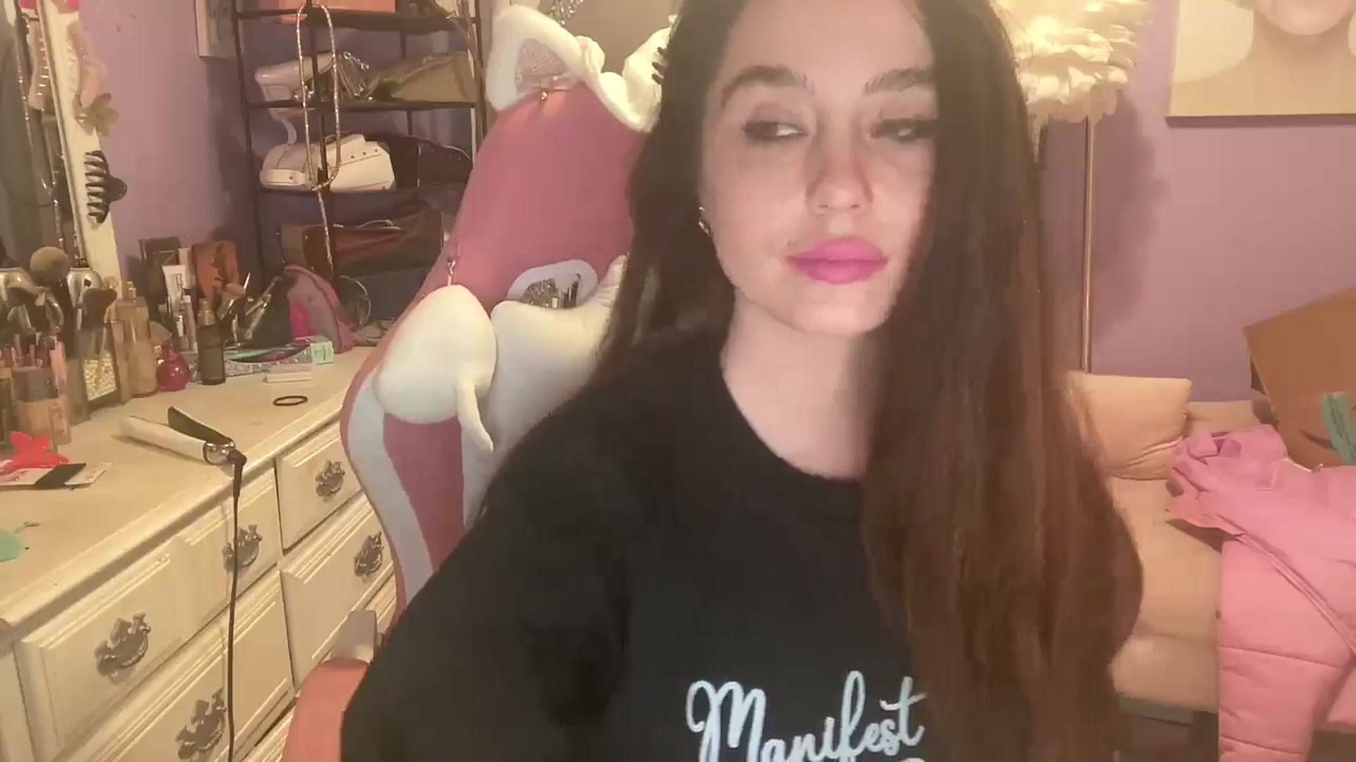 Gallery image thumbnail from Angel_baby124's myfreecams stream on, 02/06/2025, 18:33 image 6 of 20