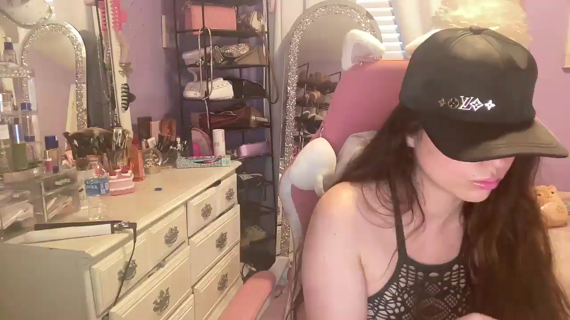 Gallery image thumbnail from Angel_baby124's myfreecams stream on, 02/16/2025, 20:26 image 12 of 20