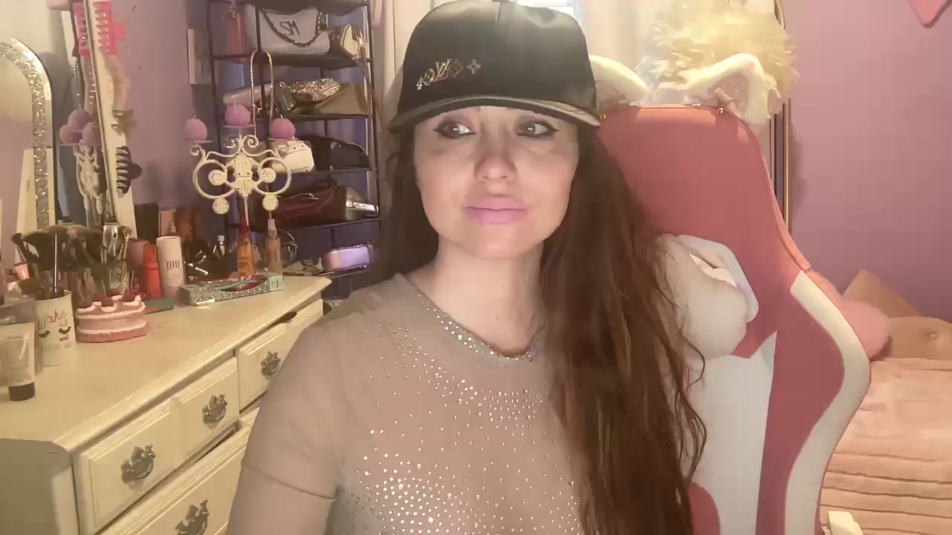 Gallery image thumbnail from Angel_baby124's myfreecams stream on, 02/17/2025, 18:41 image 6 of 20