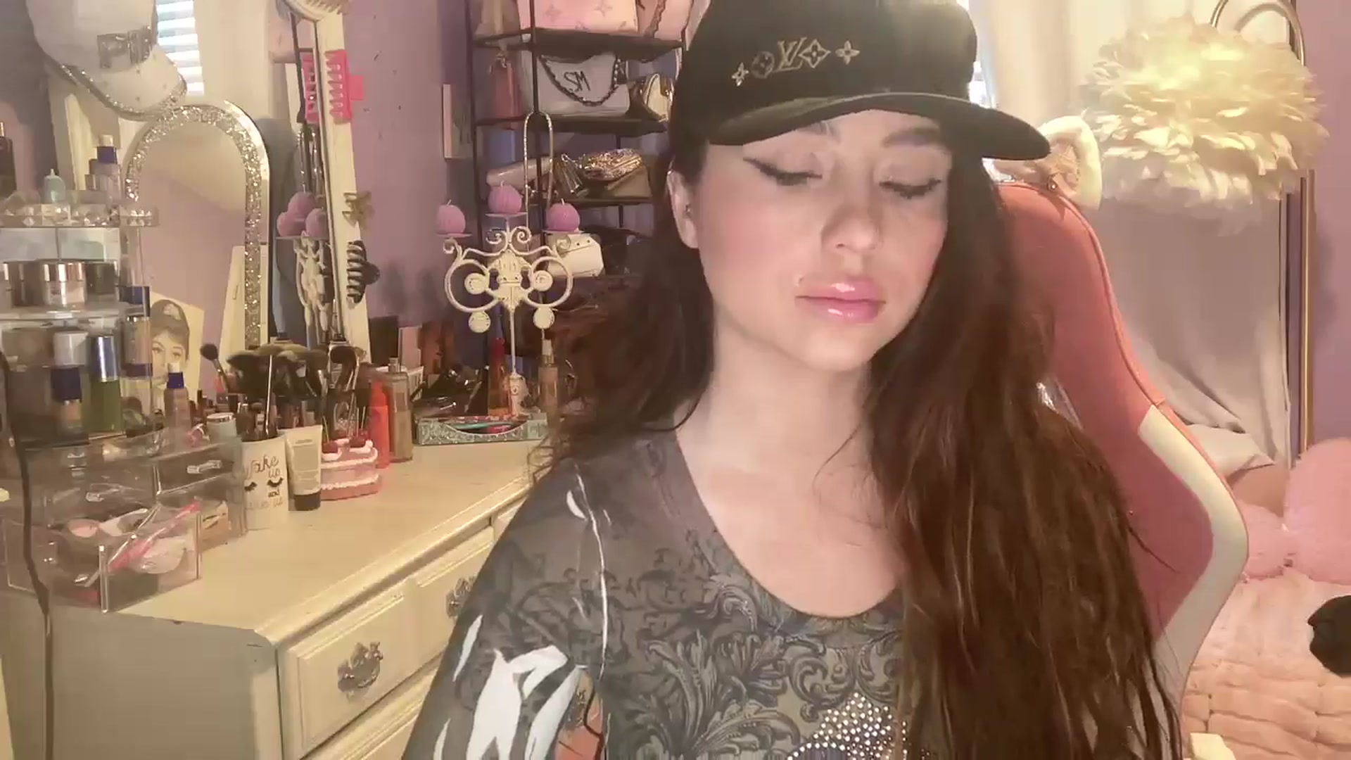 Gallery image thumbnail from Angel_baby124's myfreecams stream on, 02/18/2025, 17:53 image 19 of 20