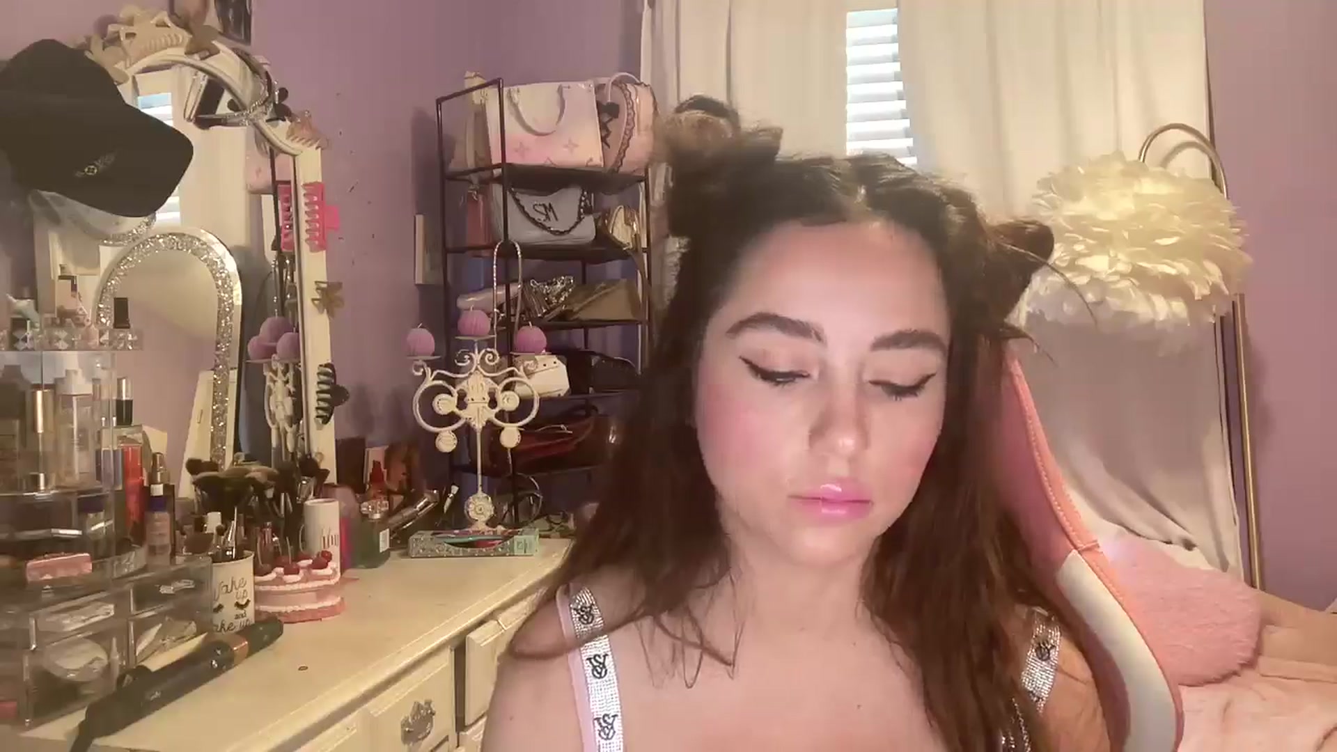 Gallery image thumbnail from Angel_baby124's myfreecams stream on, 02/19/2025, 15:46 image 2 of 20