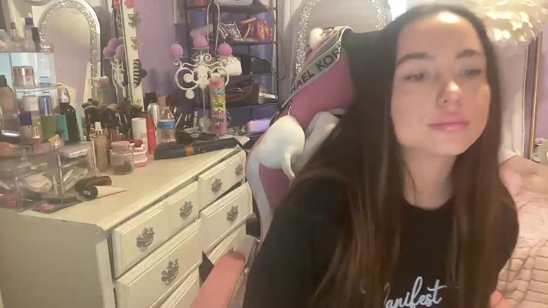 Gallery image thumbnail from Angel_baby124's myfreecams stream on, 02/24/2025, 16:37 image 1 of 20