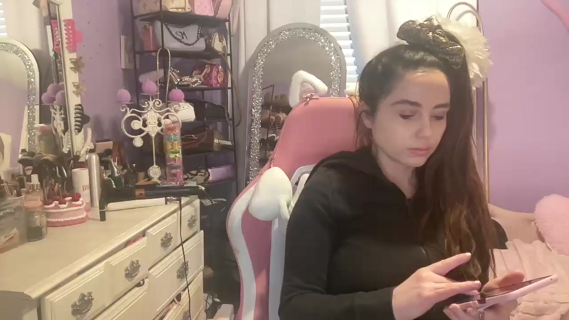 Gallery image thumbnail from Angel_baby124's myfreecams stream on, 03/06/2025, 17:44 image 1 of 20