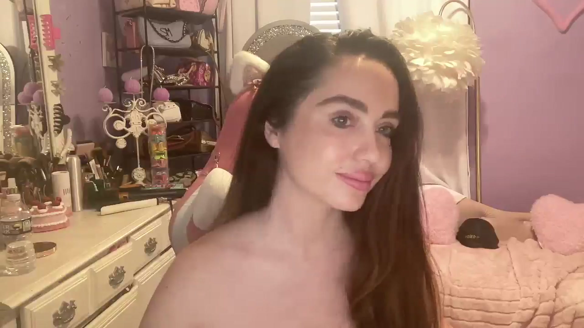 Gallery image thumbnail from Angel_baby124's myfreecams stream on, 03/06/2025, 18:30 image 4 of 20
