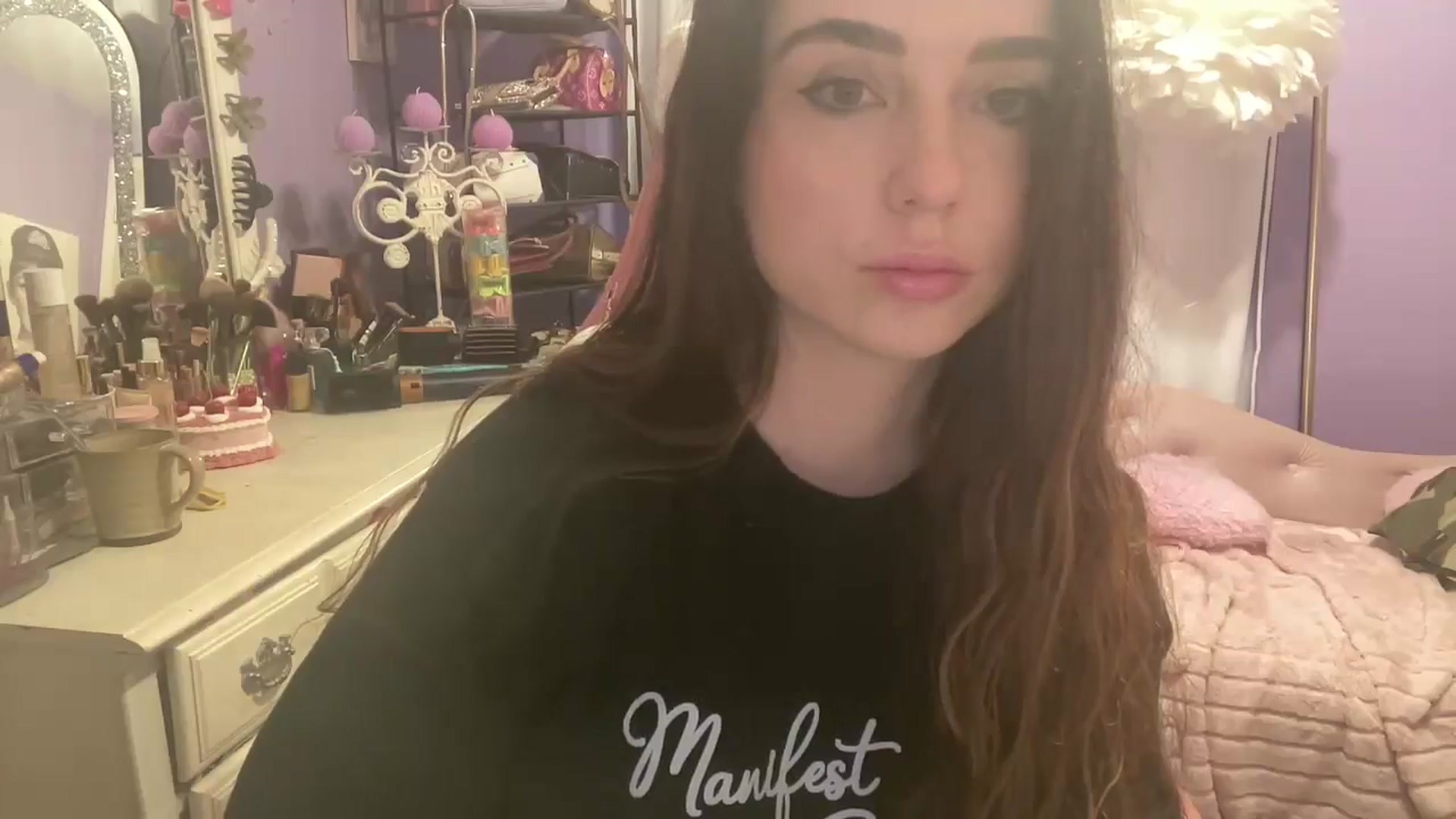 Gallery image thumbnail from Angel_baby124's myfreecams stream on, 03/12/2025, 17:03 image 8 of 20
