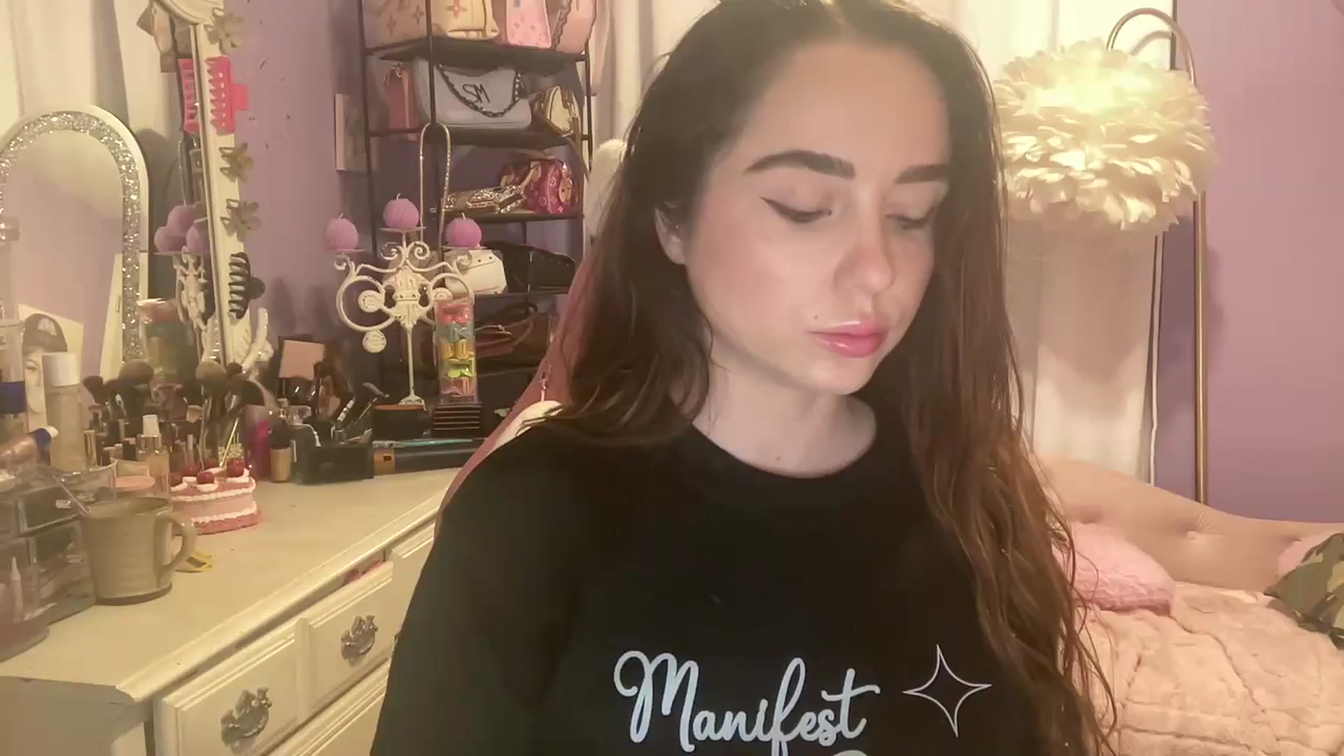 Gallery image thumbnail from Angel_baby124's myfreecams stream on, 03/12/2025, 17:03 image 5 of 20