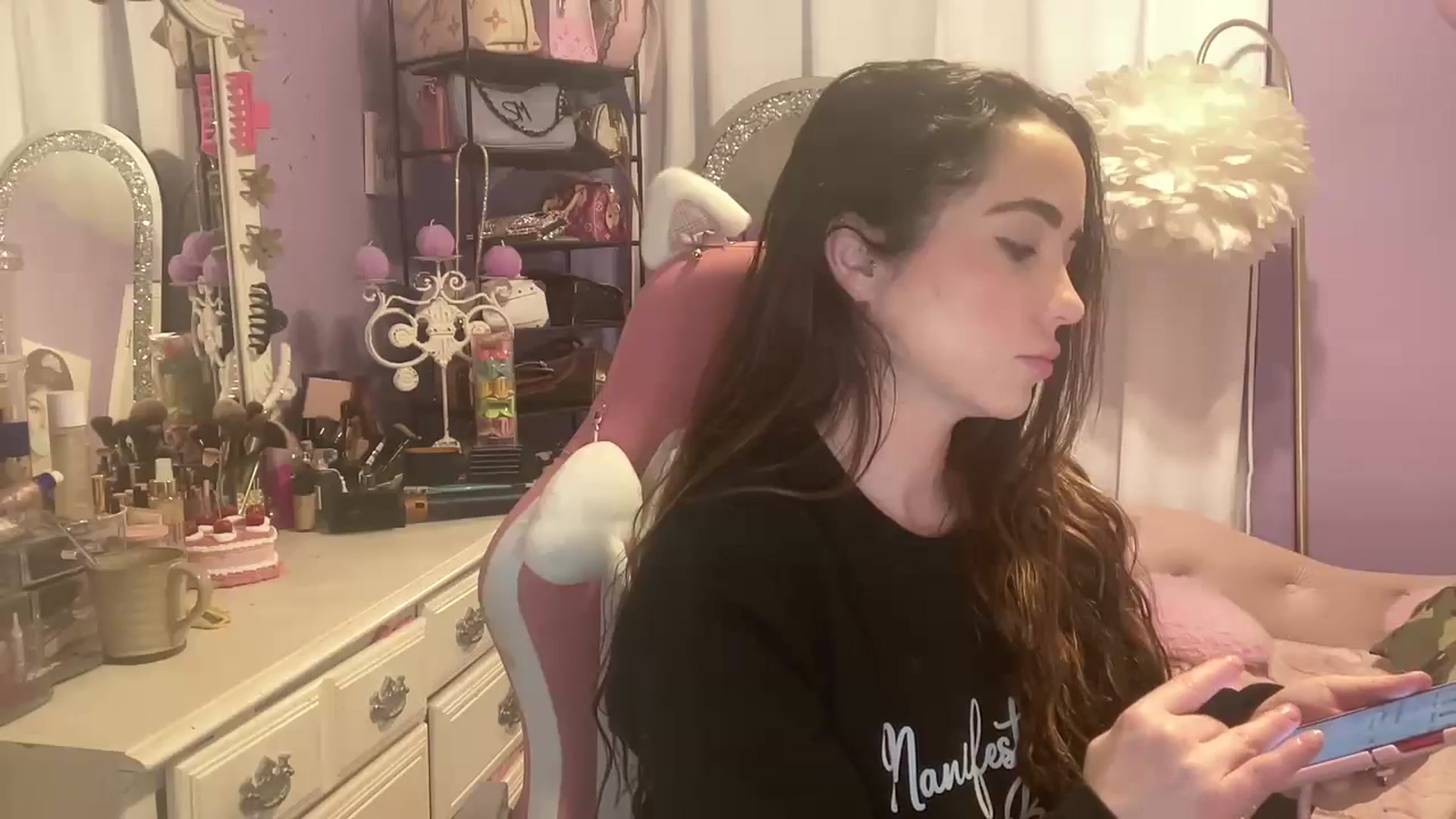 Gallery image thumbnail from Angel_baby124's myfreecams stream on, 03/12/2025, 17:03 image 6 of 20