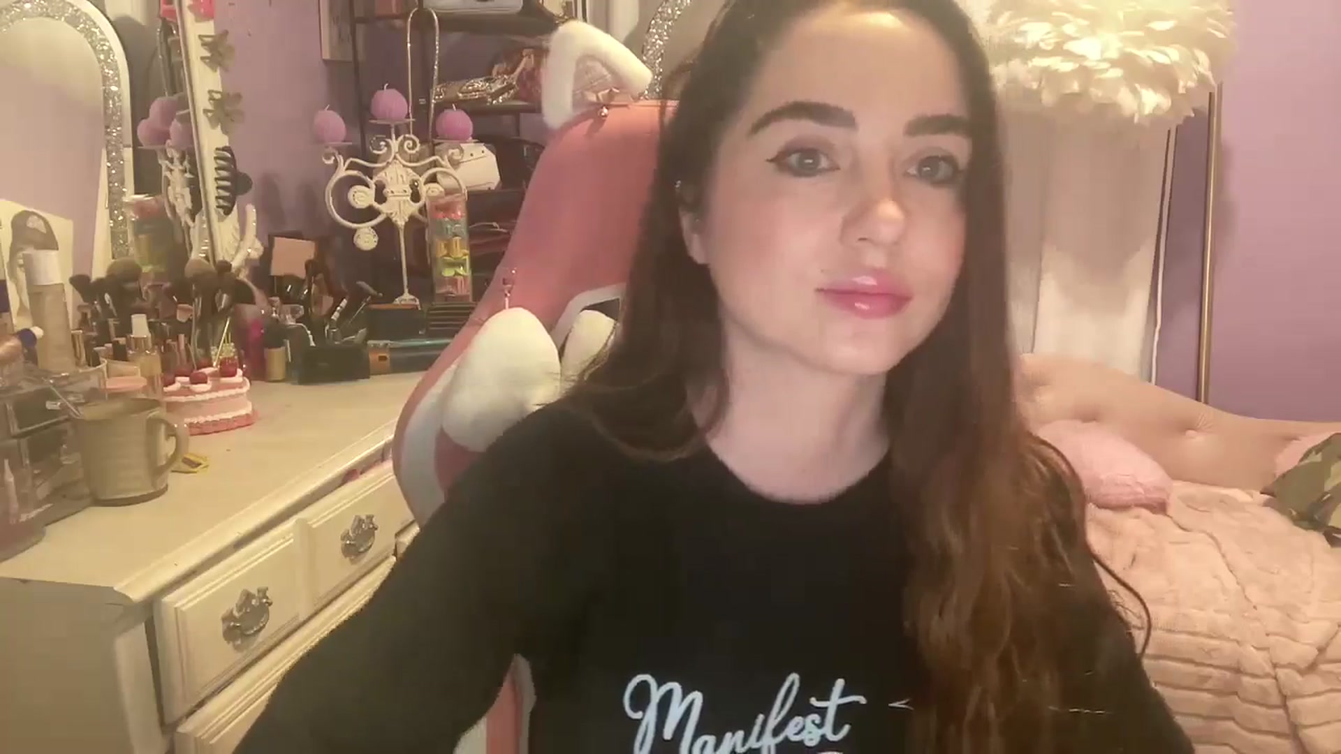 Gallery image thumbnail from Angel_baby124's myfreecams stream on, 03/12/2025, 17:03 image 7 of 20