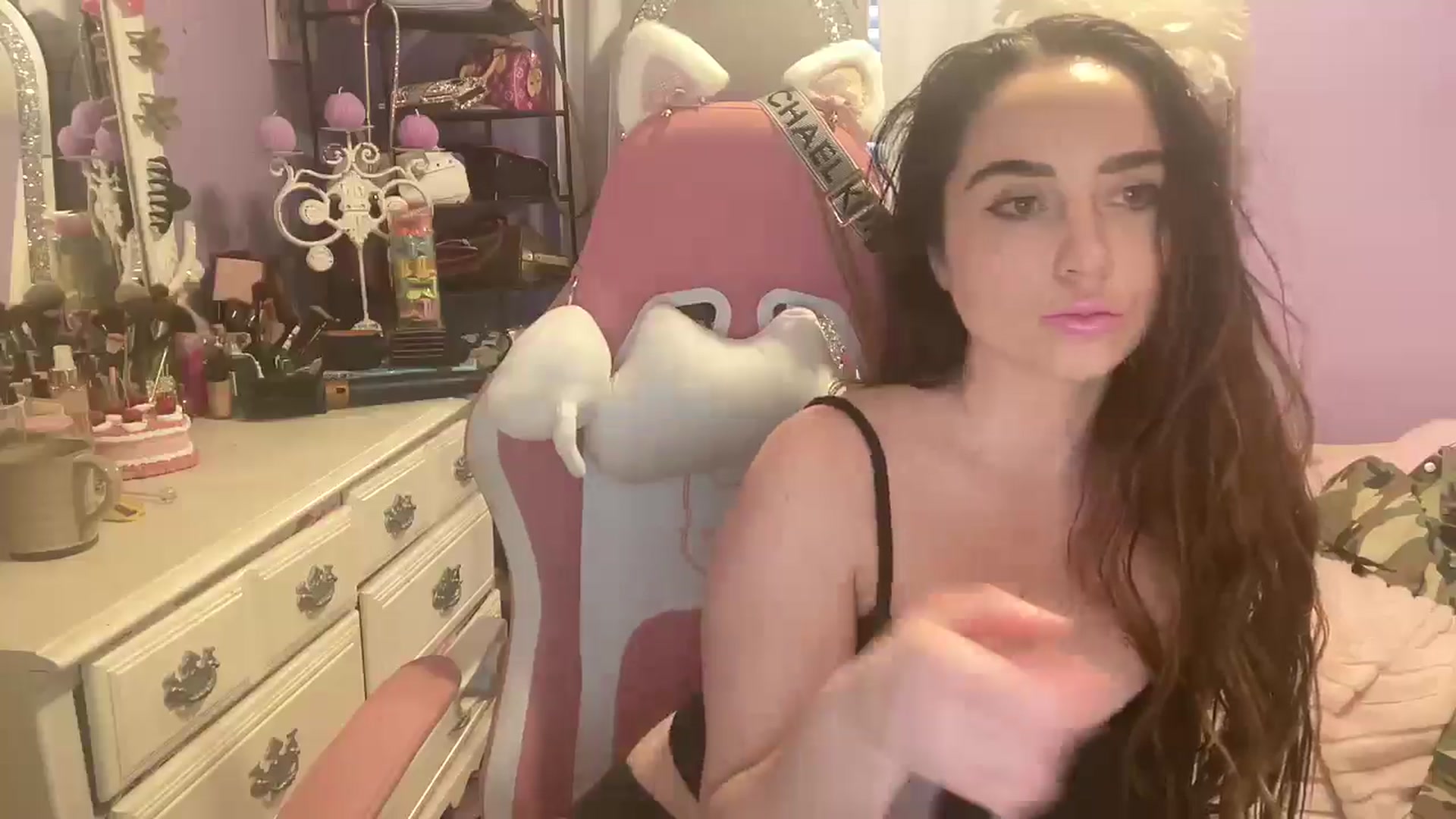Gallery image thumbnail from Angel_baby124's myfreecams stream on, 03/12/2025, 20:19 image 19 of 20