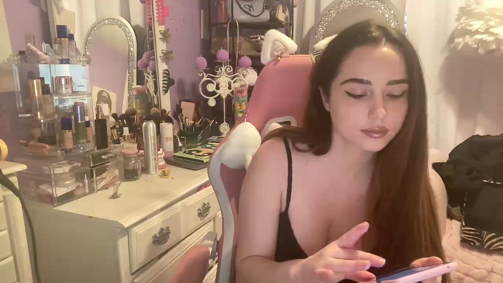 Gallery image thumbnail from Angel_baby124's myfreecams stream on, 03/13/2025, 17:25 image 6 of 20