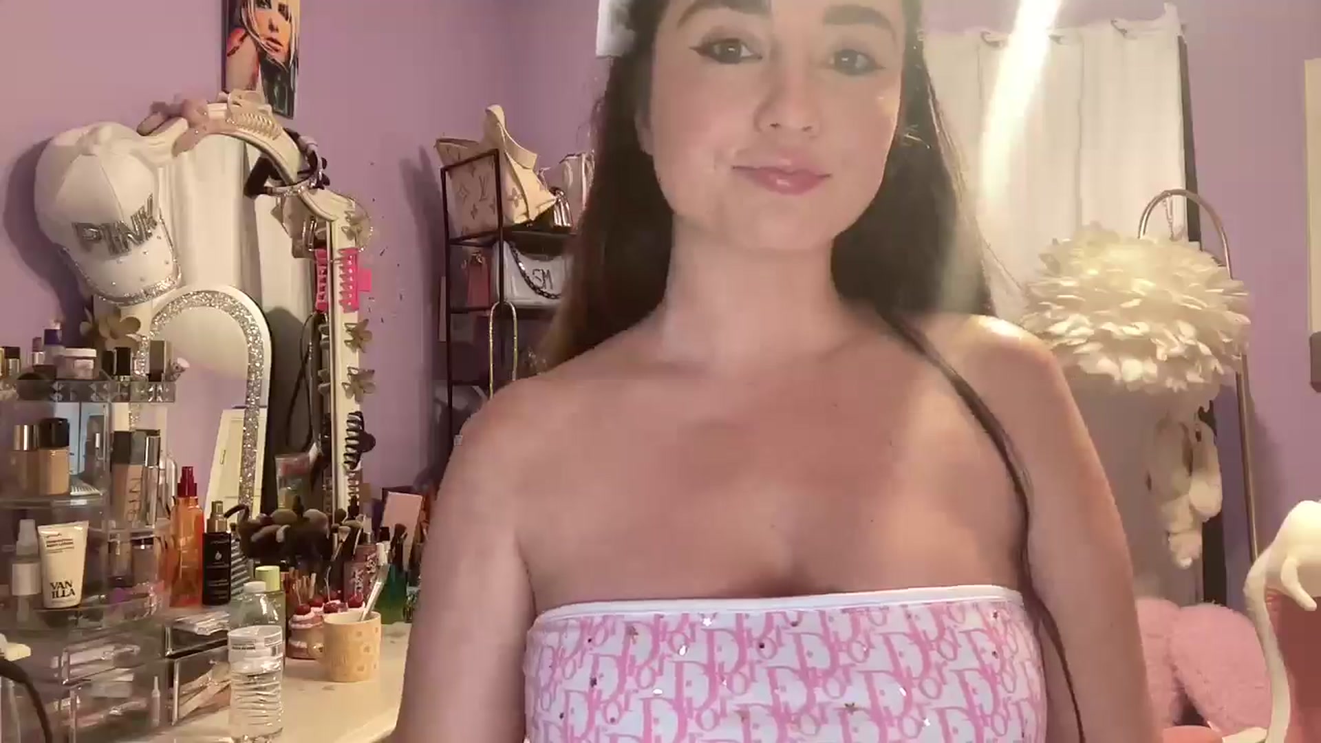 Gallery image thumbnail from Angel_baby124's myfreecams stream on, 03/22/2025, 18:35 image 9 of 20