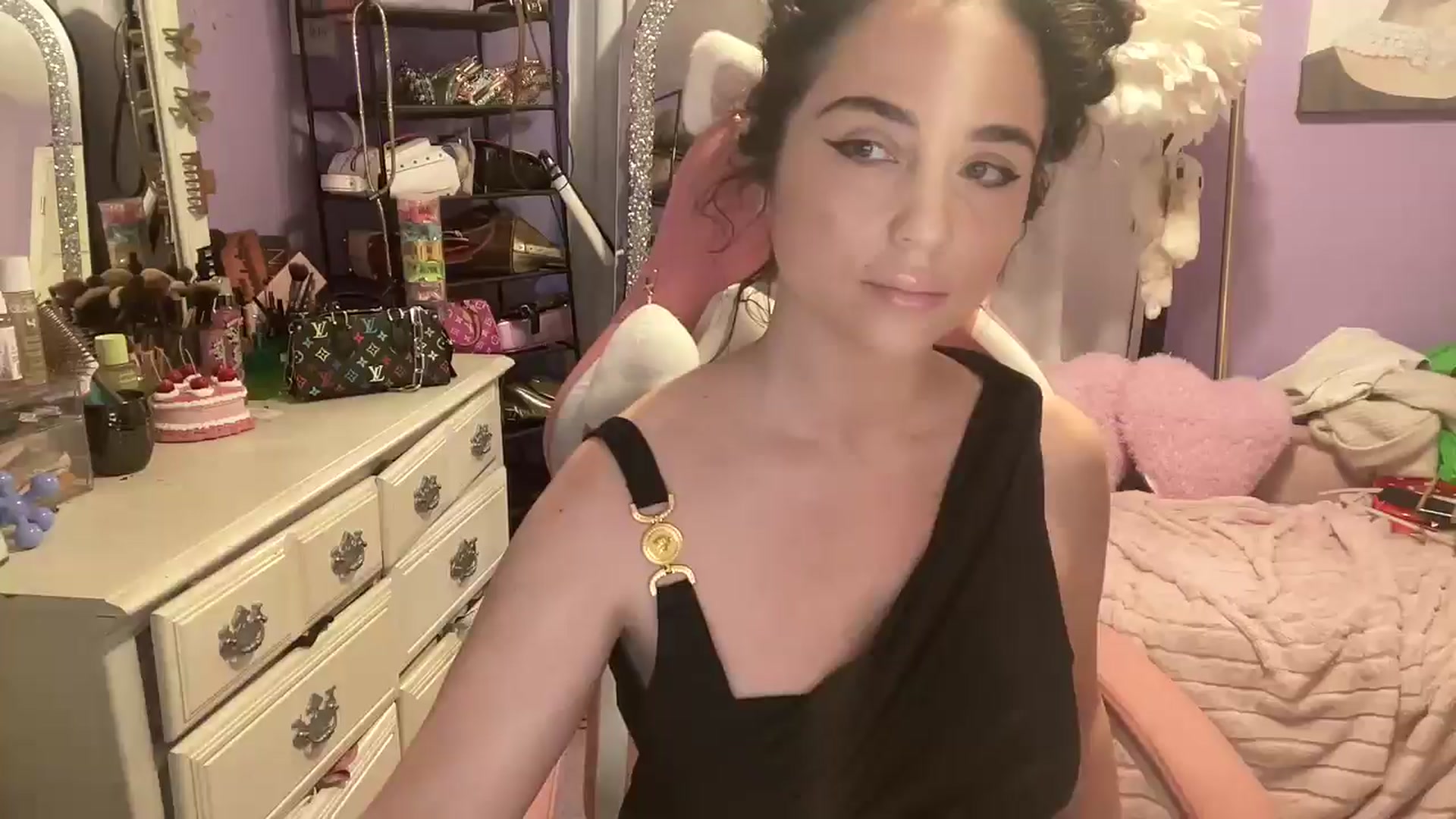 Gallery image thumbnail from Angel_baby124's myfreecams stream on, 03/24/2025, 16:29 image 16 of 20