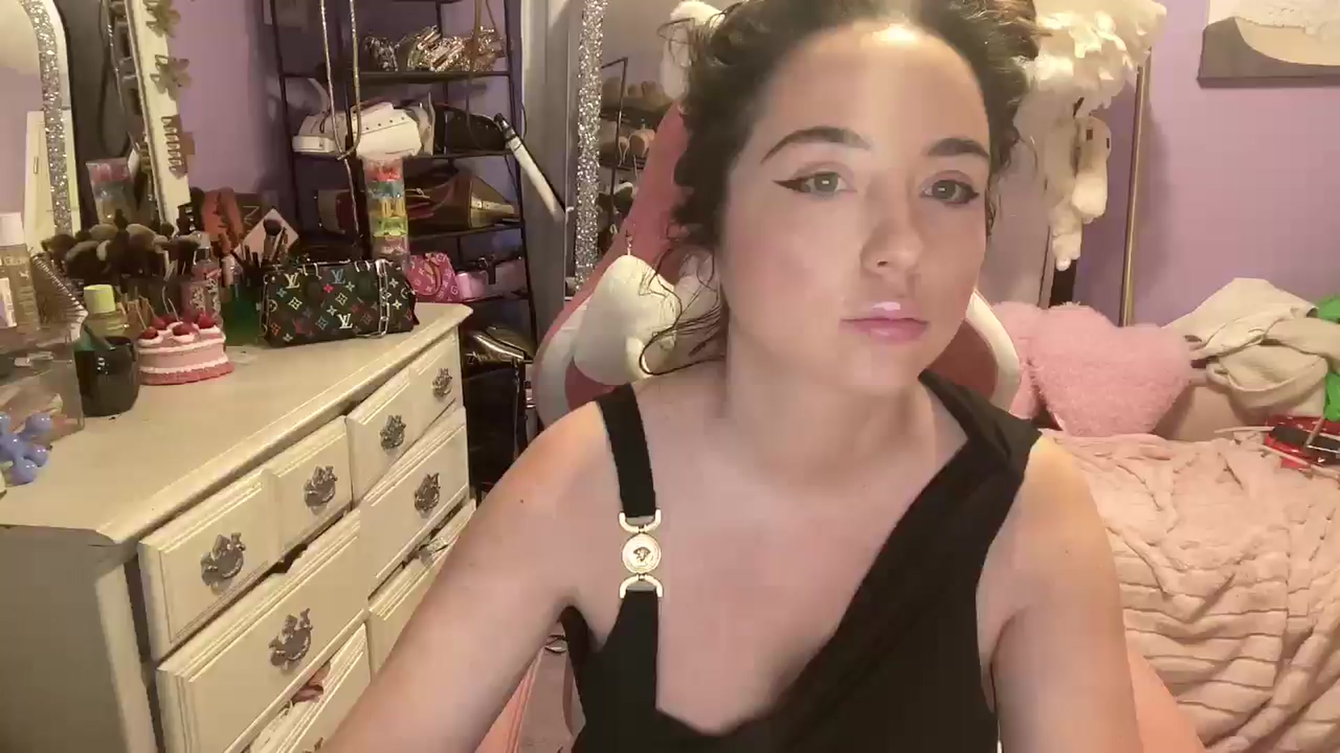 Gallery image thumbnail from Angel_baby124's myfreecams stream on, 03/24/2025, 16:29 image 14 of 20