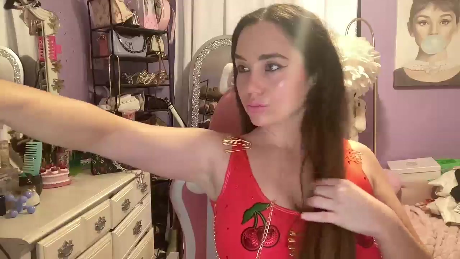 Gallery image thumbnail from Angel_baby124's myfreecams stream on, 03/25/2025, 18:35 image 14 of 20