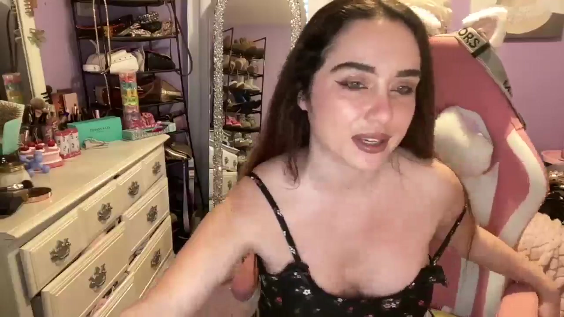 Gallery image thumbnail from Angel_baby124's myfreecams stream on, 04/03/2025, 17:23 image 17 of 20