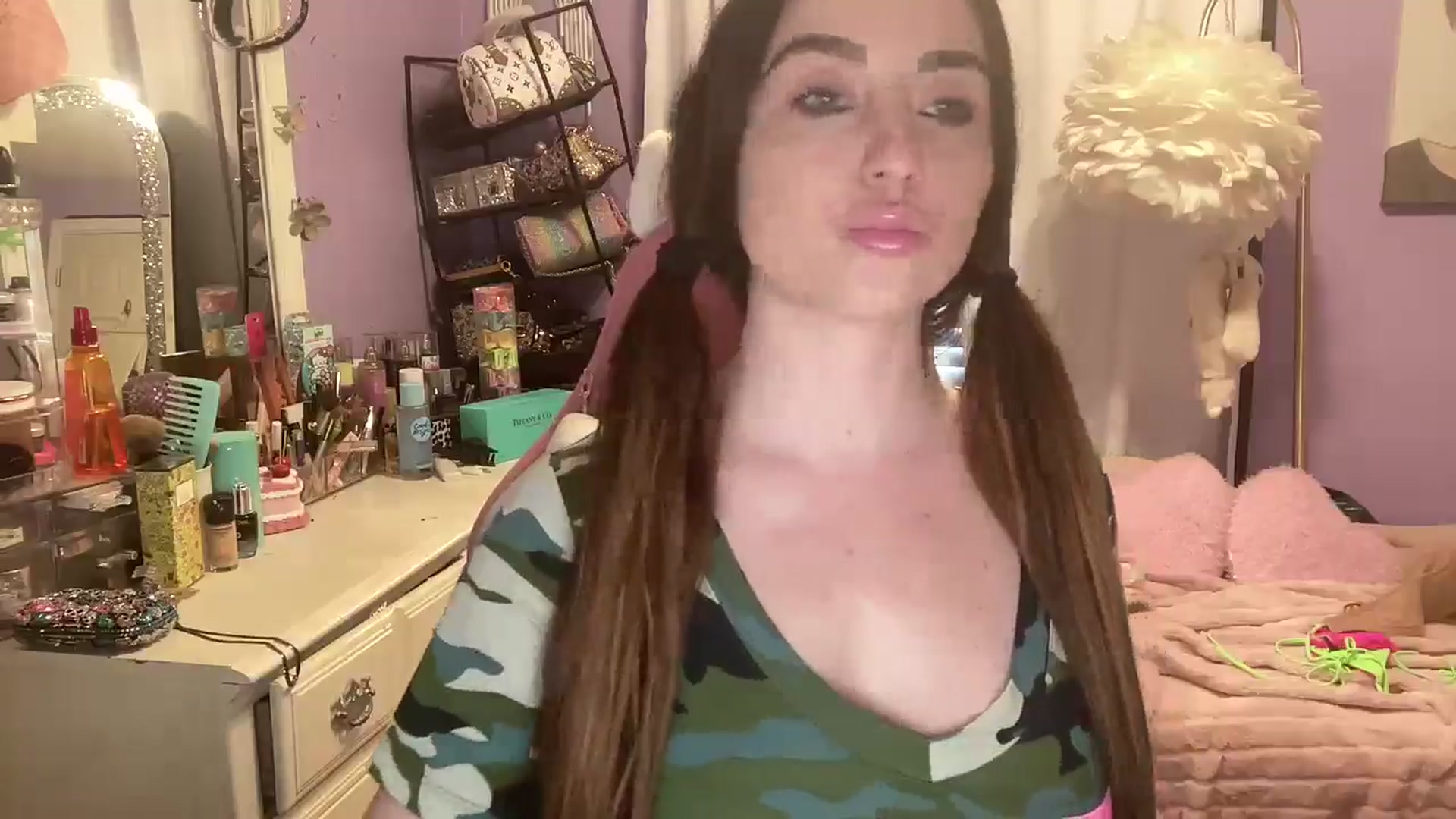 Gallery image thumbnail from Angel_baby124's myfreecams stream on, 06/23/2025, 16:47 image 15 of 20