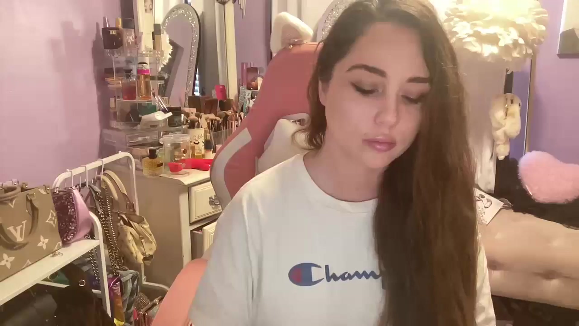 Gallery image thumbnail from Angel_baby124's myfreecams stream on, 02/16/2026, 18:16 image 19 of 20