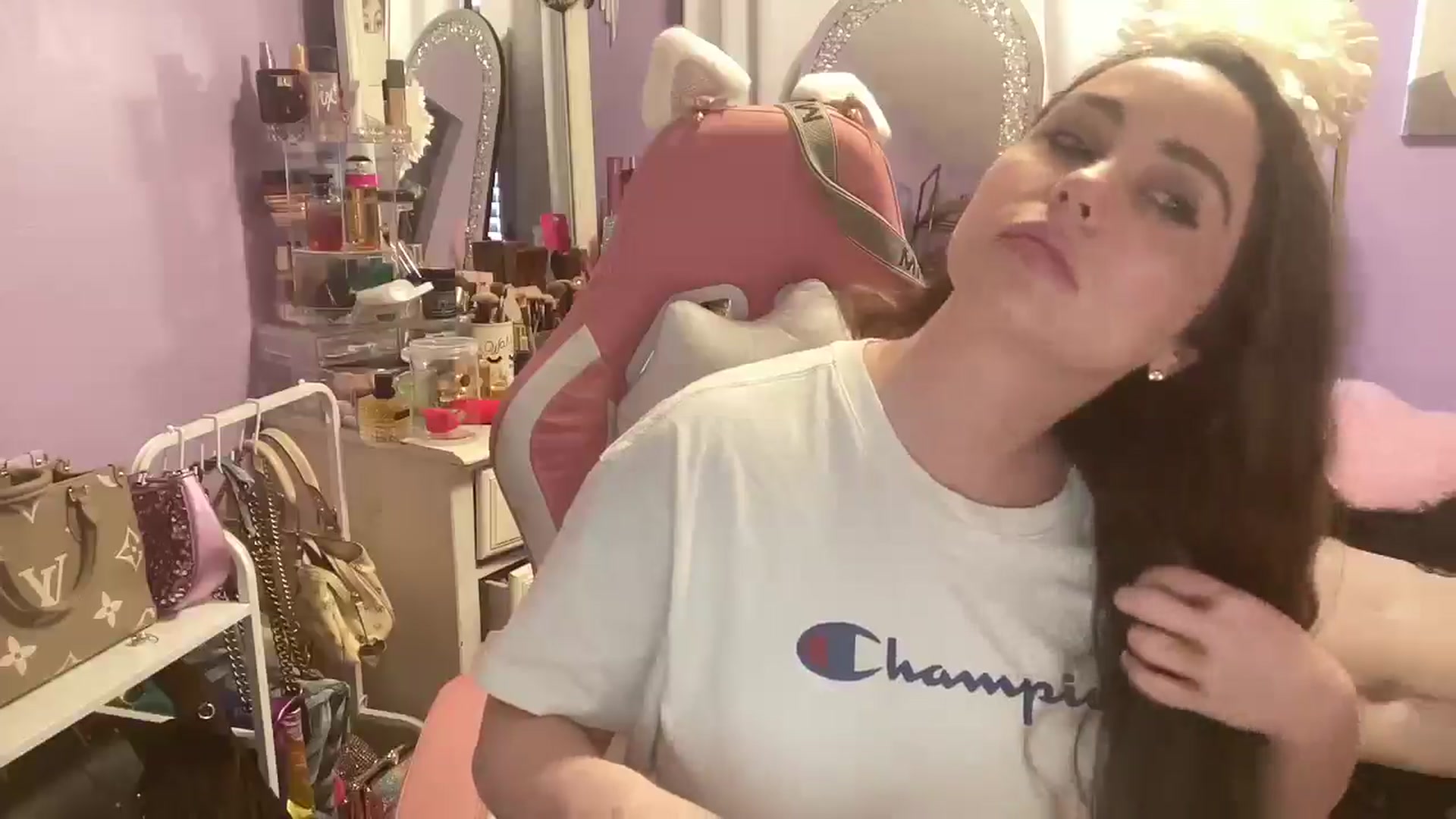 Gallery image thumbnail from Angel_baby124's myfreecams stream on, 02/16/2026, 18:16 image 17 of 20
