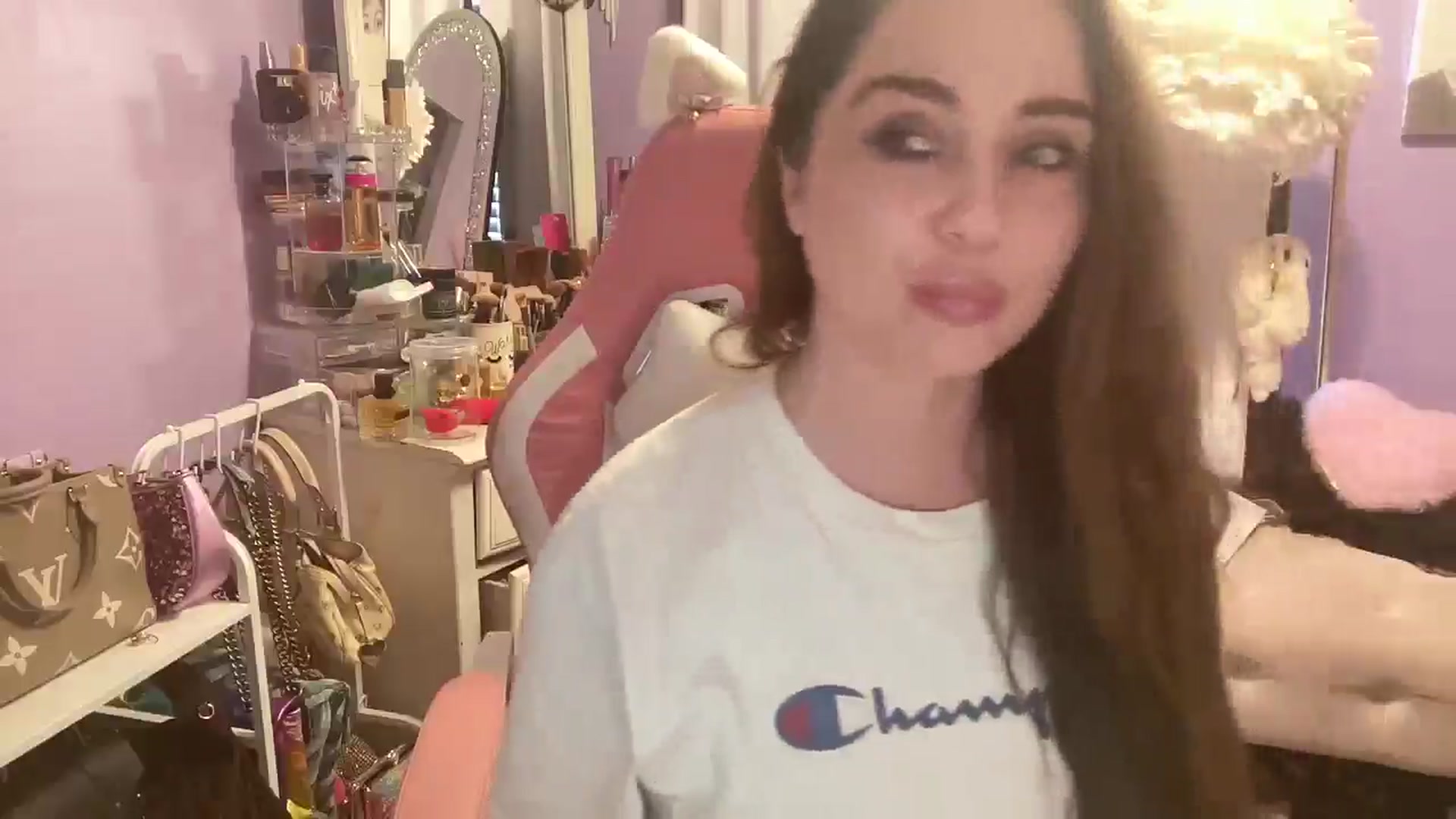 Gallery image thumbnail from Angel_baby124's myfreecams stream on, 02/16/2026, 18:16 image 16 of 20