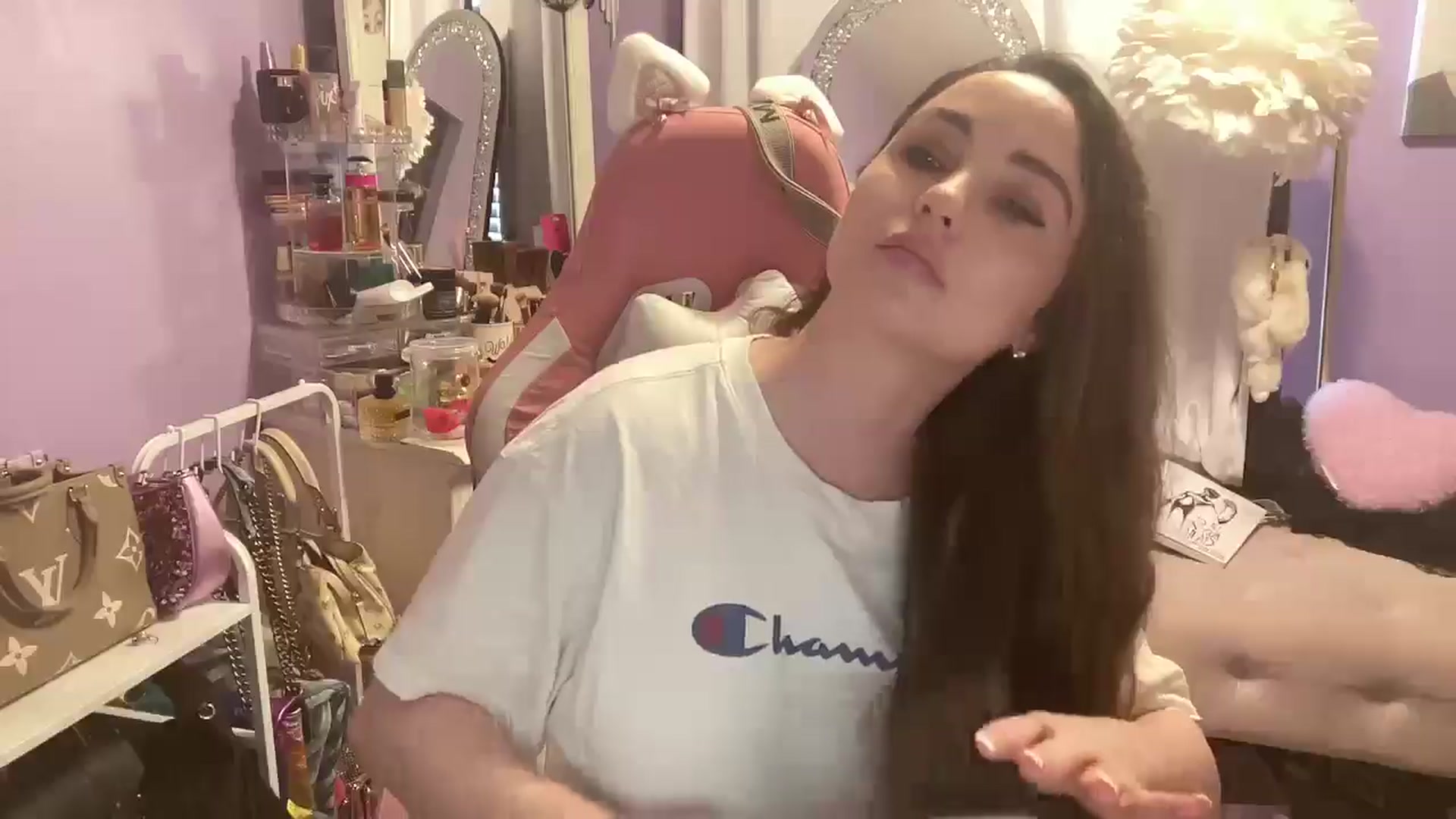 Gallery image thumbnail from Angel_baby124's myfreecams stream on, 02/16/2026, 18:16 image 13 of 20