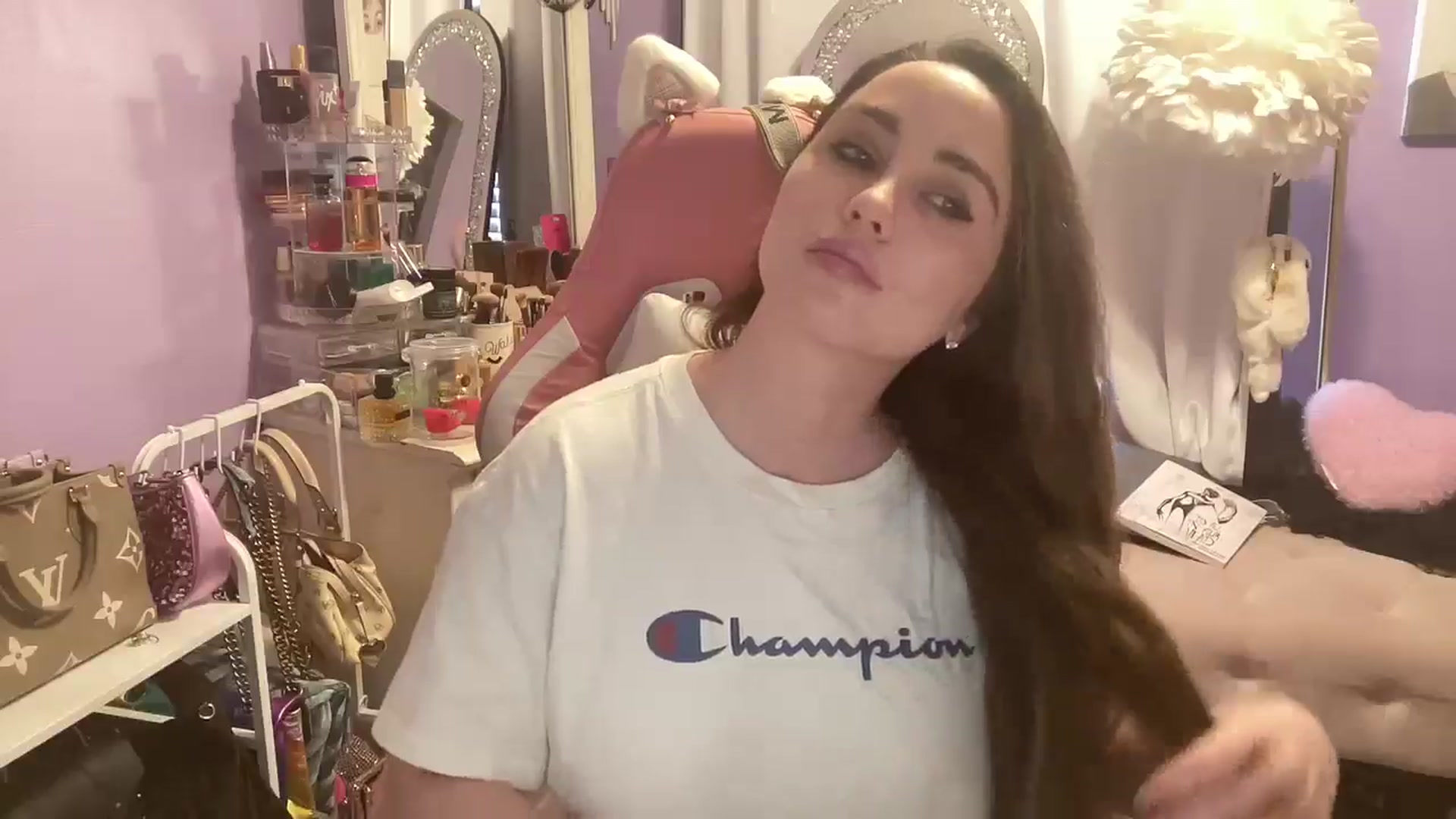 Gallery image thumbnail from Angel_baby124's myfreecams stream on, 02/16/2026, 18:16 image 15 of 20