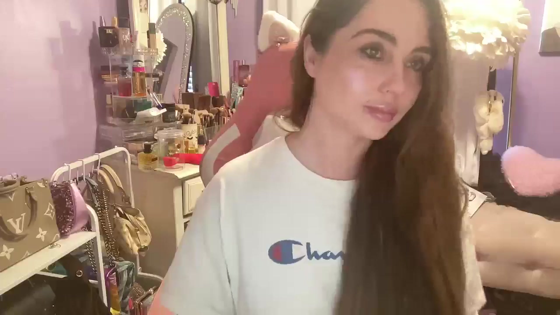 Gallery image thumbnail from Angel_baby124's myfreecams stream on, 02/16/2026, 18:16 image 20 of 20