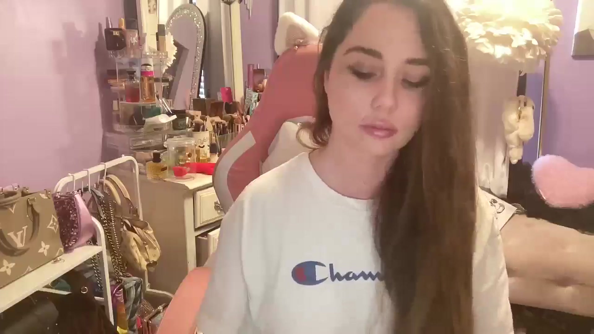 Gallery image thumbnail from Angel_baby124's myfreecams stream on, 02/16/2026, 18:16 image 18 of 20