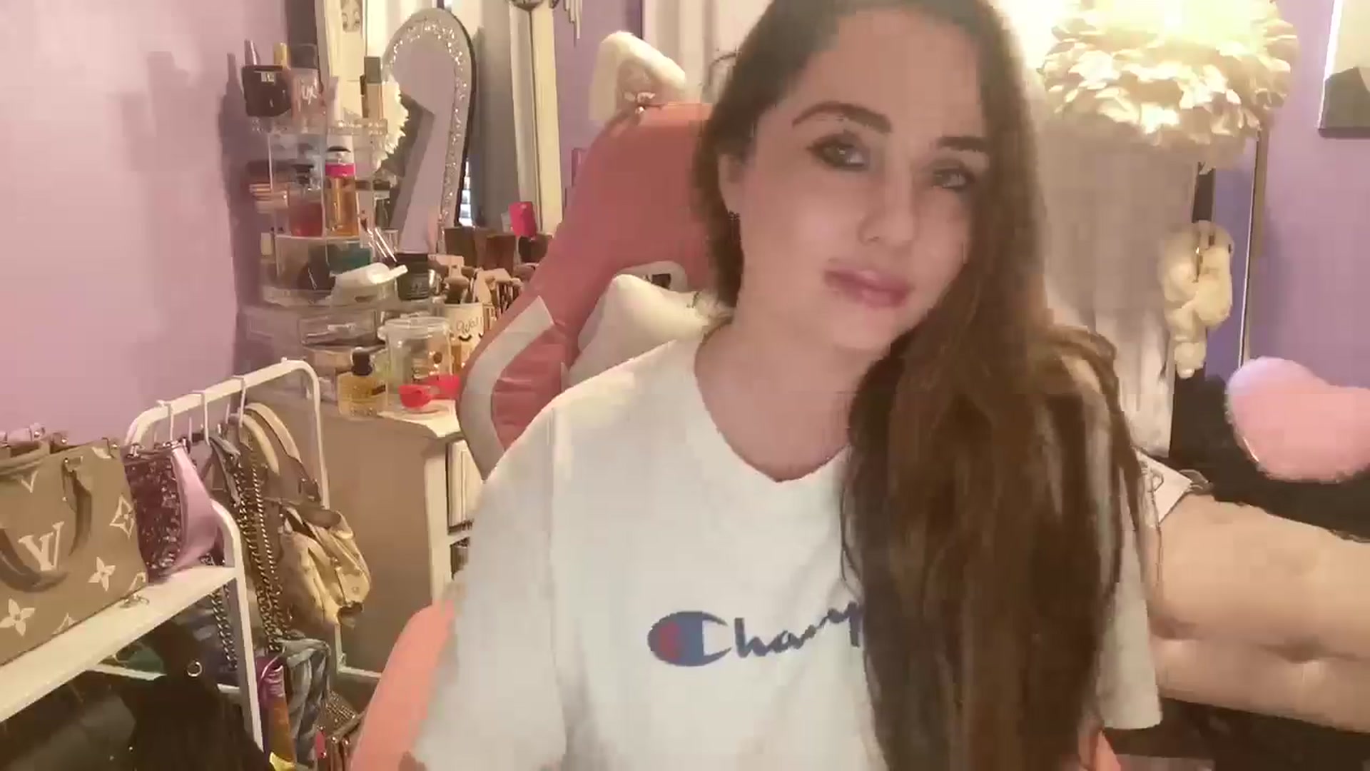 Gallery image thumbnail from Angel_baby124's myfreecams stream on, 02/16/2026, 18:16 image 12 of 20