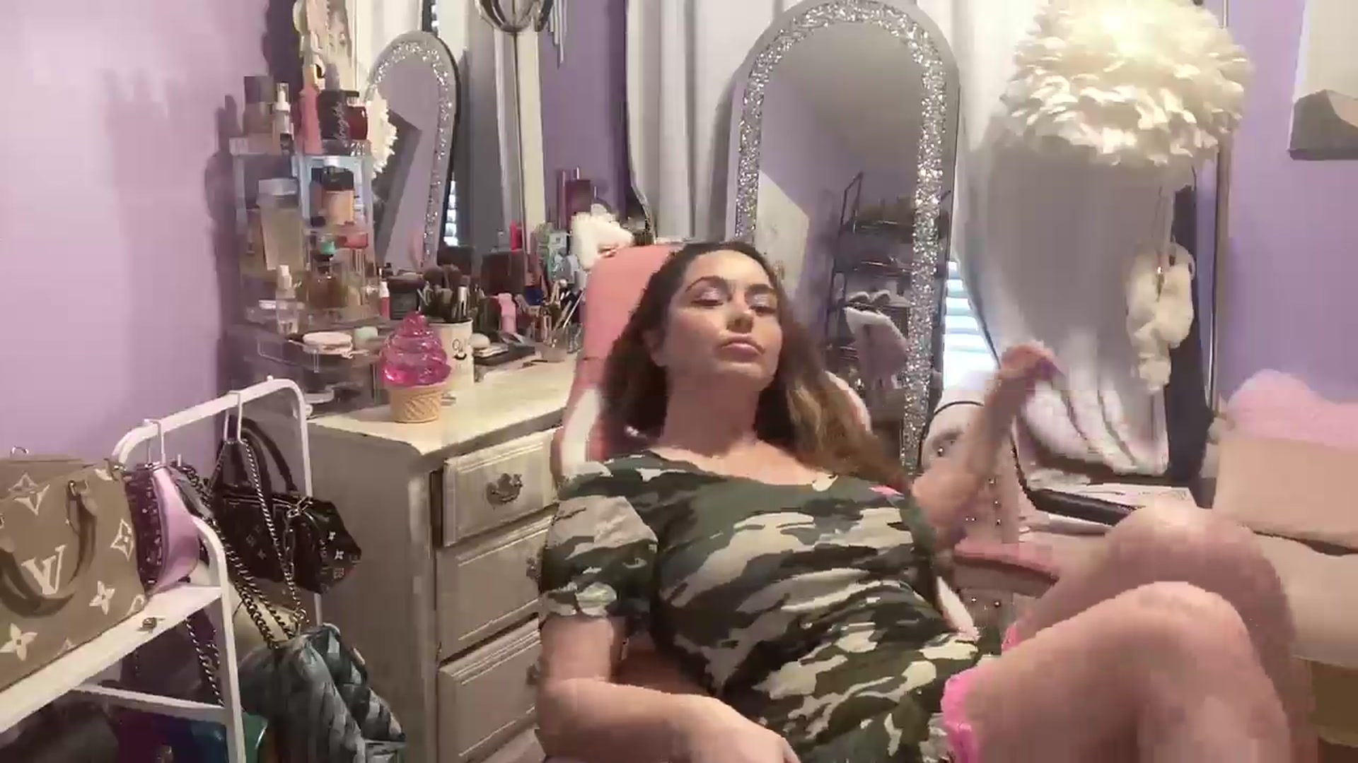 Gallery image thumbnail from Angel_baby124's myfreecams stream on, 03/18/2026, 18:05 image 6 of 20