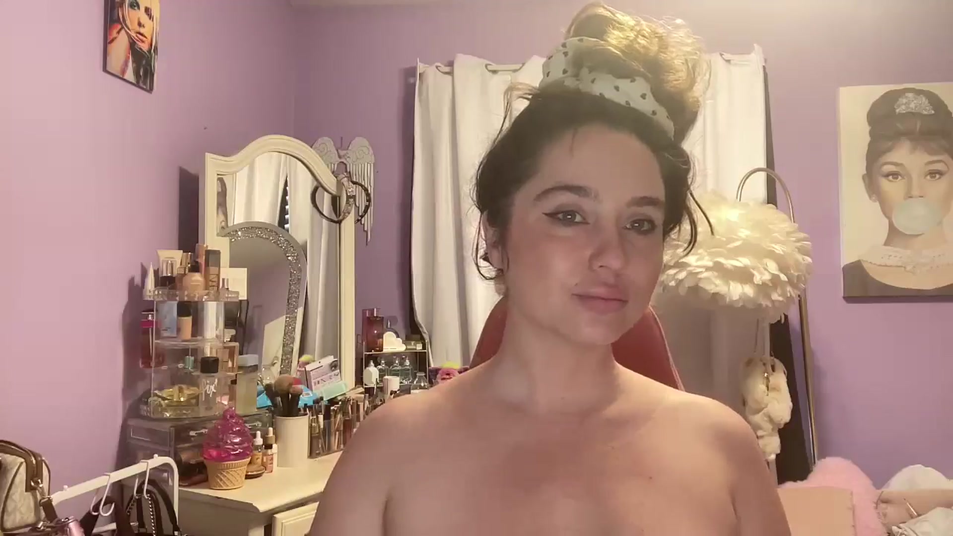Gallery image thumbnail from Angel_baby124's myfreecams stream on, 04/23/2026, 18:15 image 14 of 20
