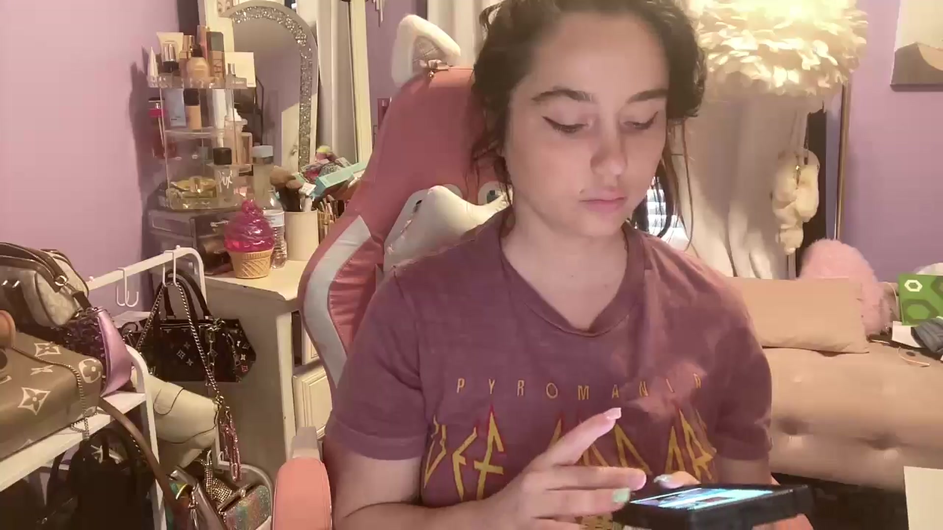 Gallery image thumbnail from Angel_baby124's myfreecams stream on, 04/26/2026, 16:15 image 5 of 20