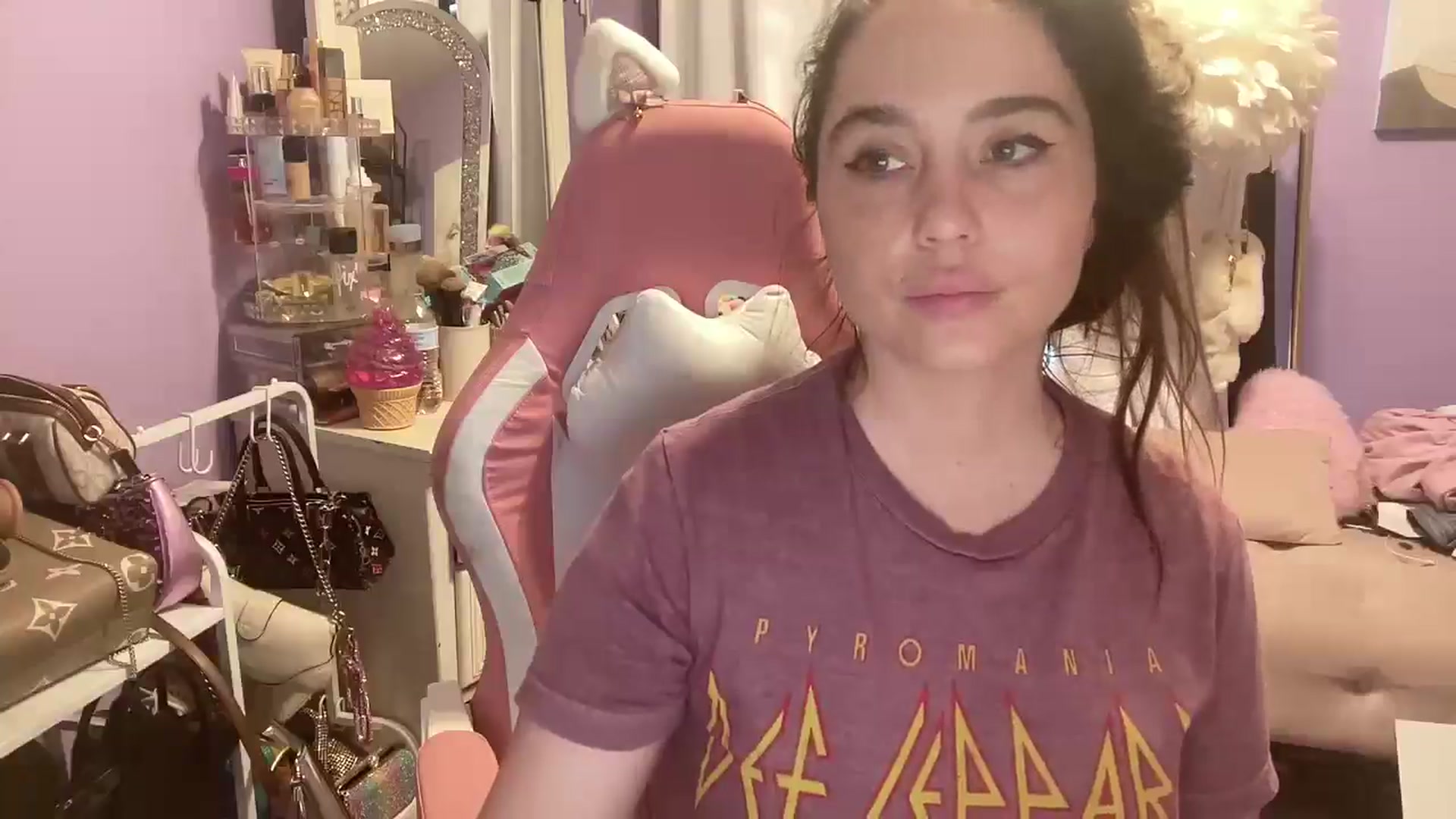 Gallery image thumbnail from Angel_baby124's myfreecams stream on, 04/26/2026, 16:15 image 19 of 20