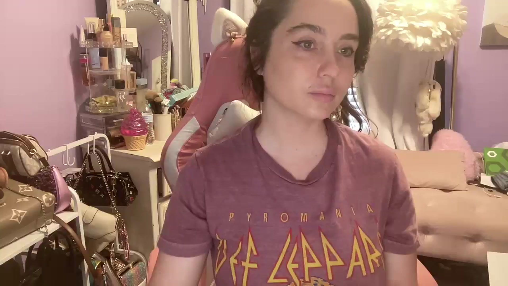 Gallery image thumbnail from Angel_baby124's myfreecams stream on, 04/26/2026, 16:15 image 6 of 20