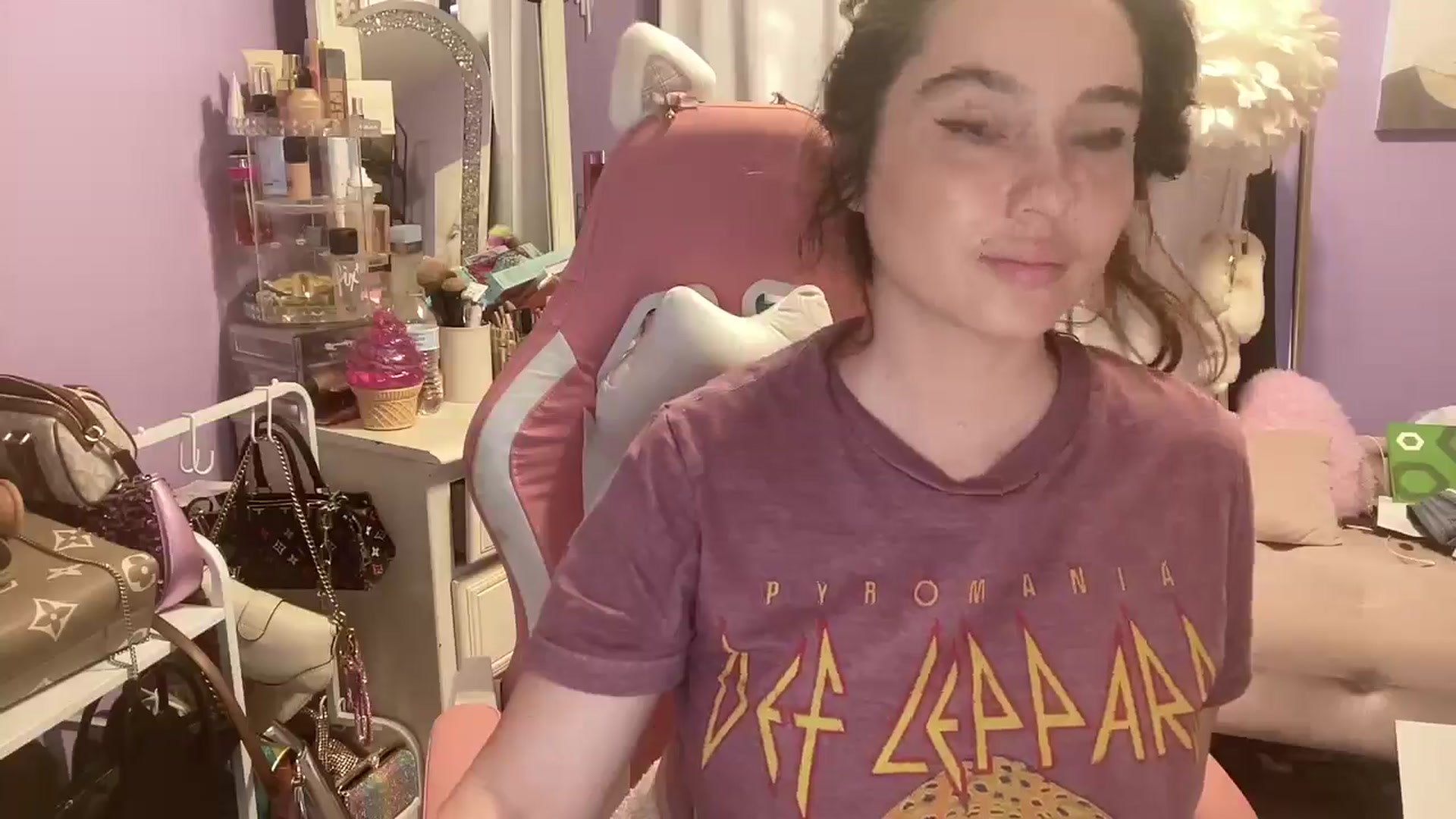 Gallery image thumbnail from Angel_baby124's myfreecams stream on, 04/26/2026, 16:15 image 8 of 20