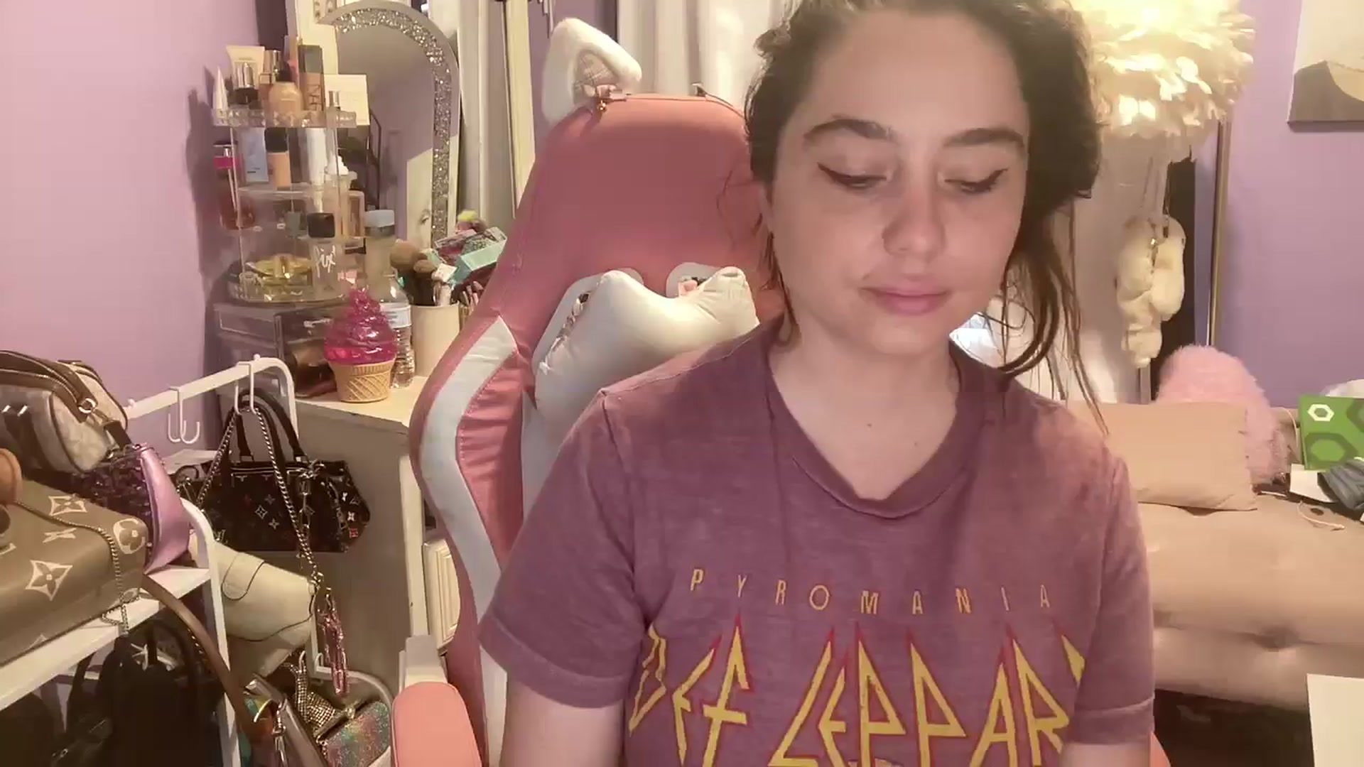 Gallery image thumbnail from Angel_baby124's myfreecams stream on, 04/26/2026, 16:15 image 14 of 20