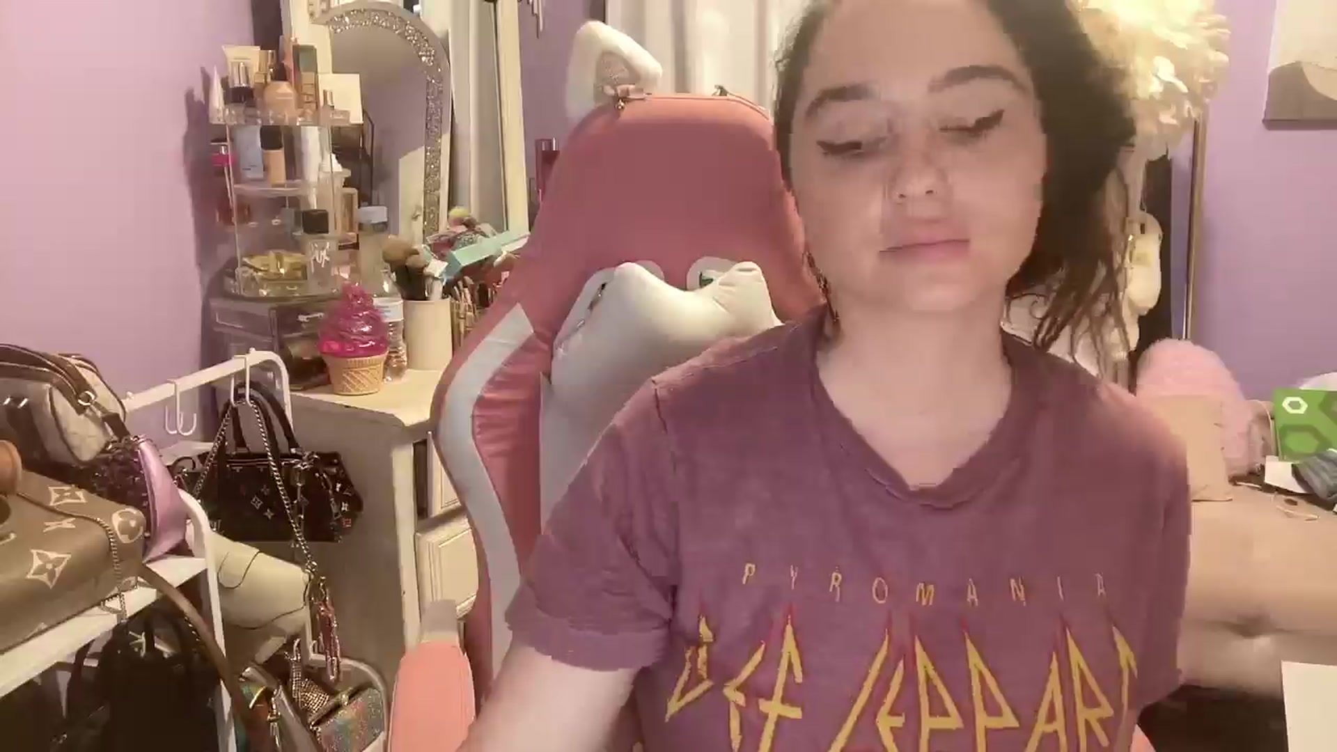Gallery image thumbnail from Angel_baby124's myfreecams stream on, 04/26/2026, 16:15 image 10 of 20
