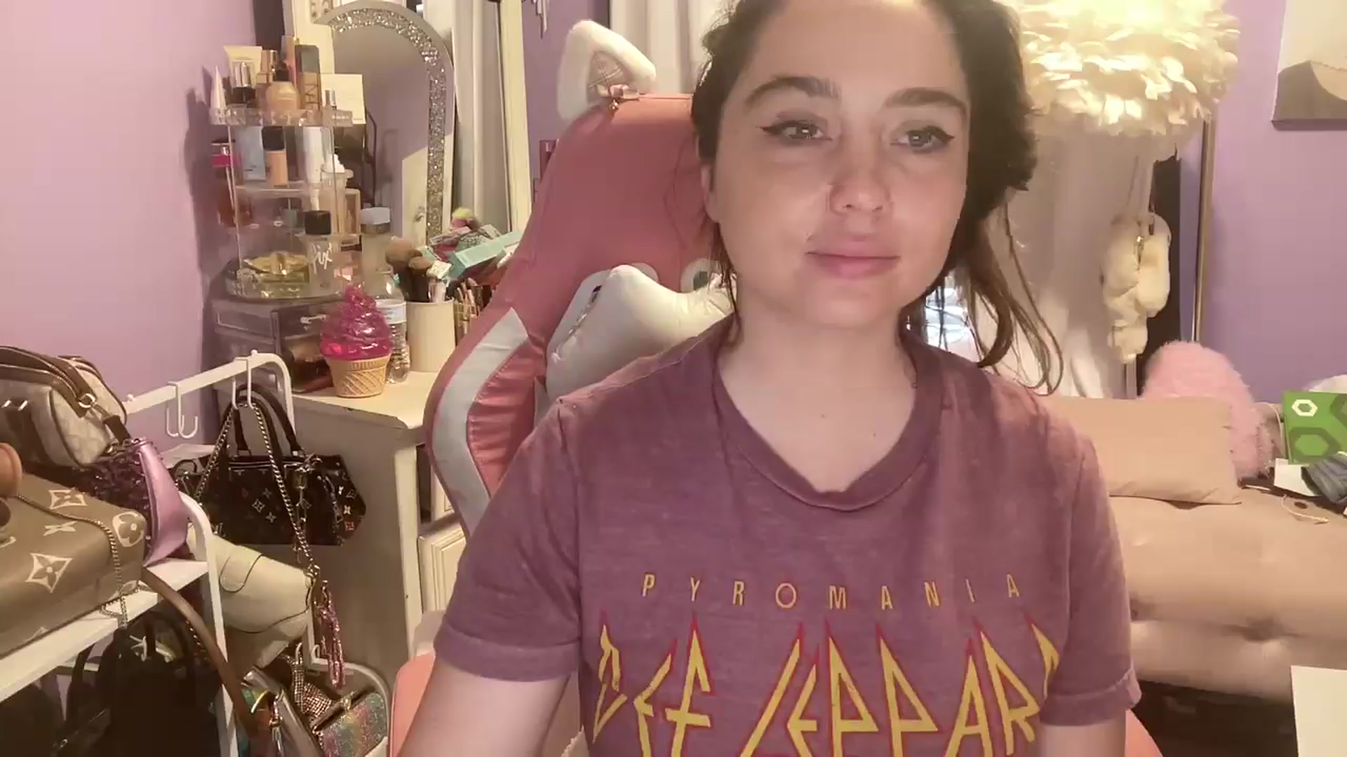 Gallery image thumbnail from Angel_baby124's myfreecams stream on, 04/26/2026, 16:15 image 11 of 20