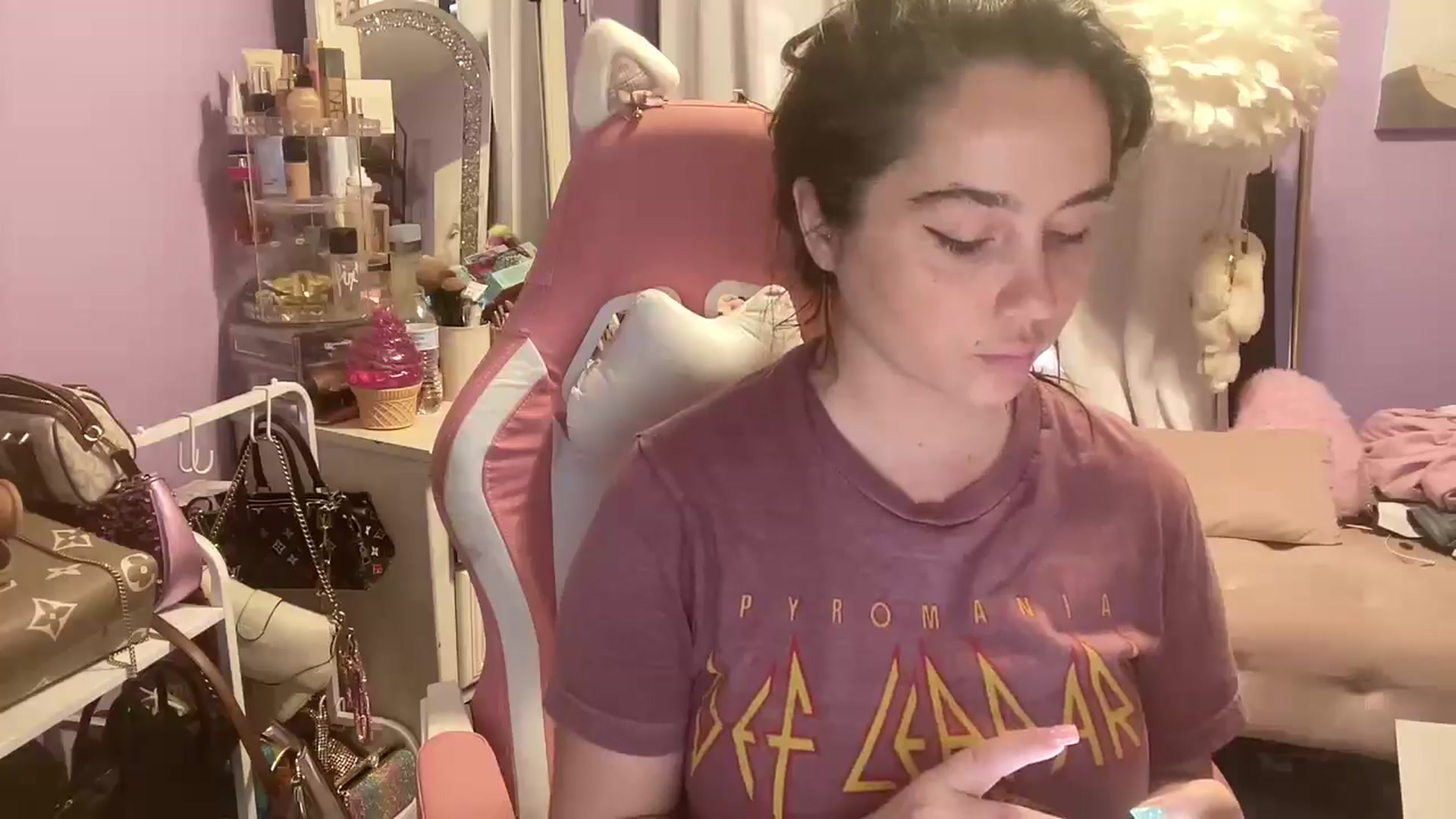 Gallery image thumbnail from Angel_baby124's myfreecams stream on, 04/26/2026, 16:15 image 20 of 20